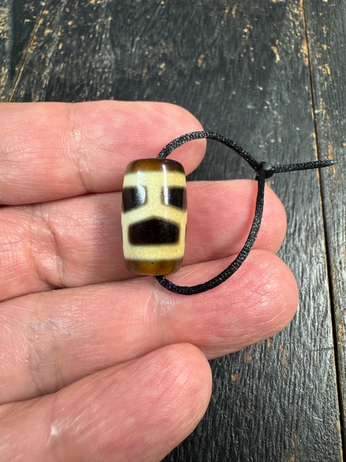 Tibetan Agate Turtle Shell Dzi Bead Pendant – Longevity & Protection Amulet – Natural Agate Tibetan Style Dzi Necklace