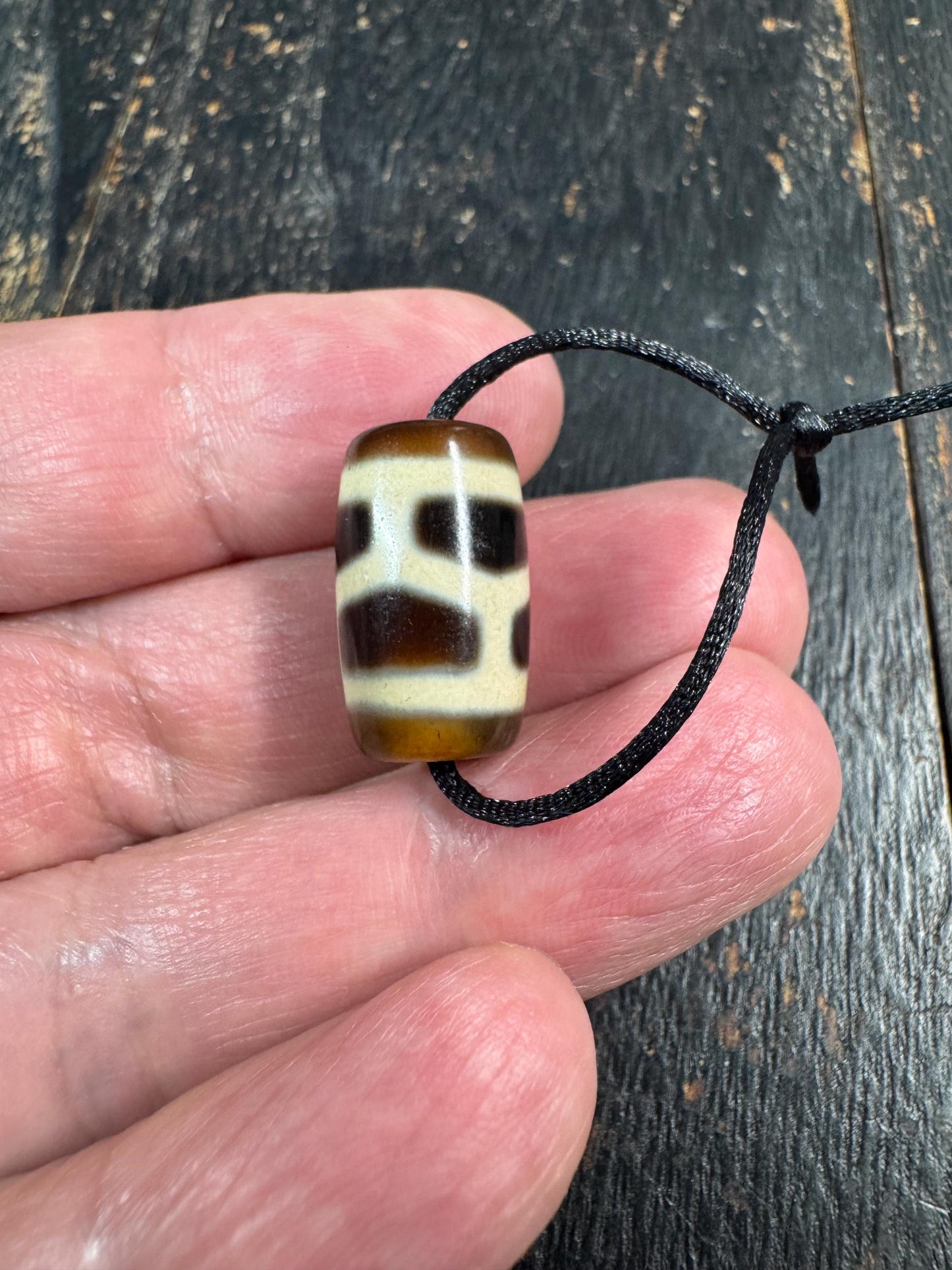 Tibetan Agate Turtle Shell Dzi Bead Pendant – Longevity & Protection Amulet – Natural Agate Tibetan Style Dzi Necklace