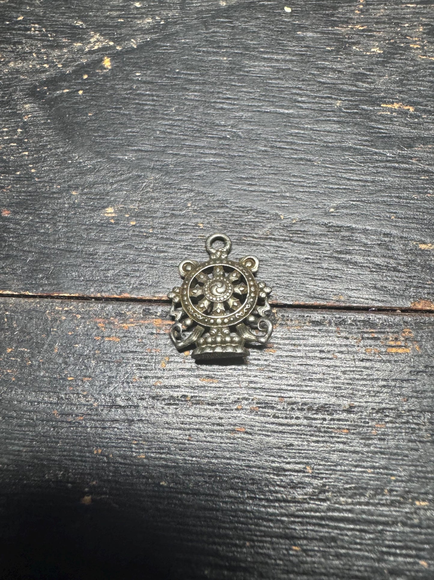 Tibetan Brass Eight Auspicious Symbols Dharma Wheel Amulet Set – Buddhist Protection Charms, Ritual Beads, Luck Pendant, Ashtamangala Jewelr
