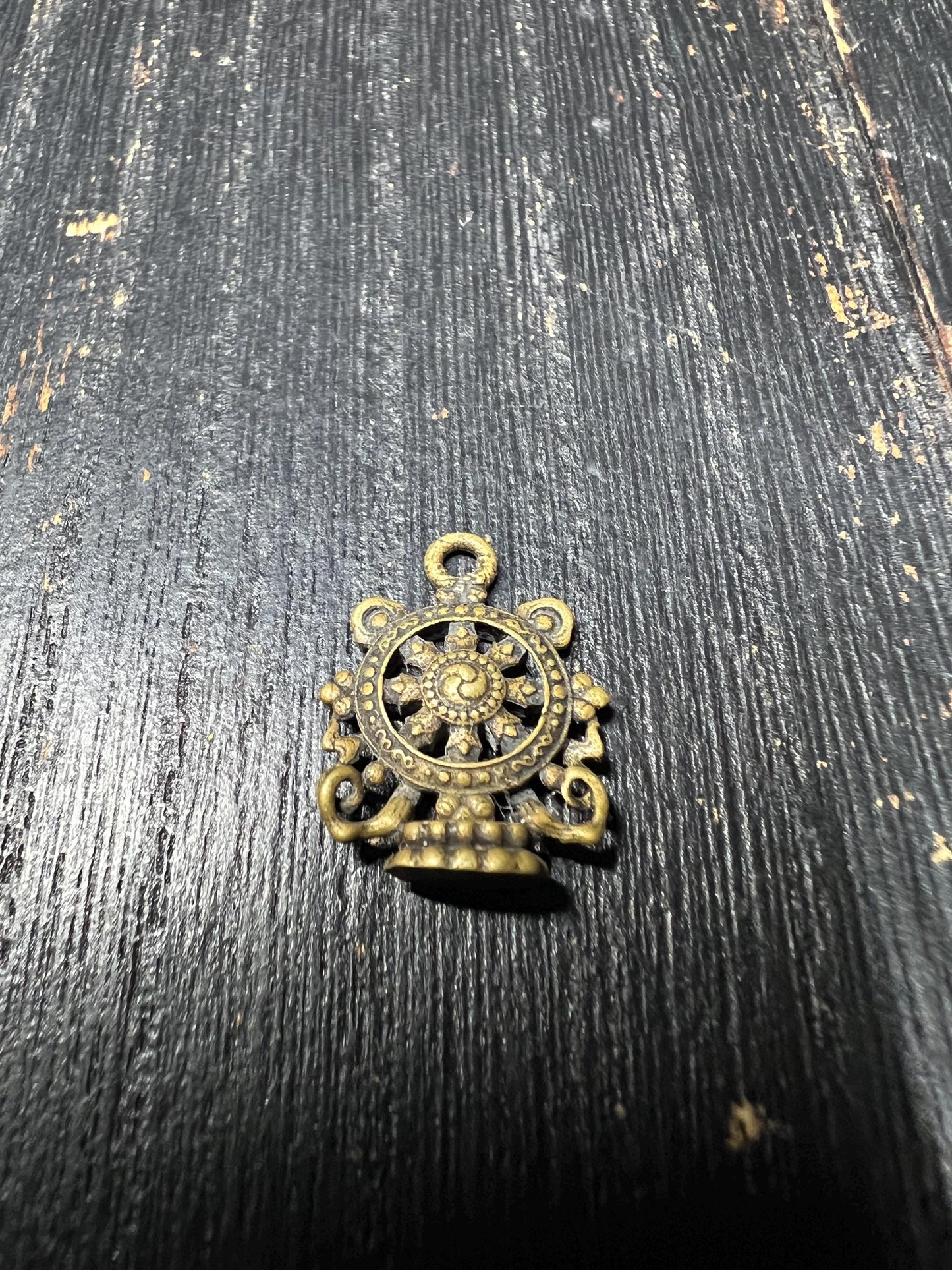 Tibetan Brass Eight Auspicious Symbols Dharma Wheel Amulet Set – Buddhist Protection Charms, Ritual Beads, Luck Pendant, Ashtamangala Jewelr