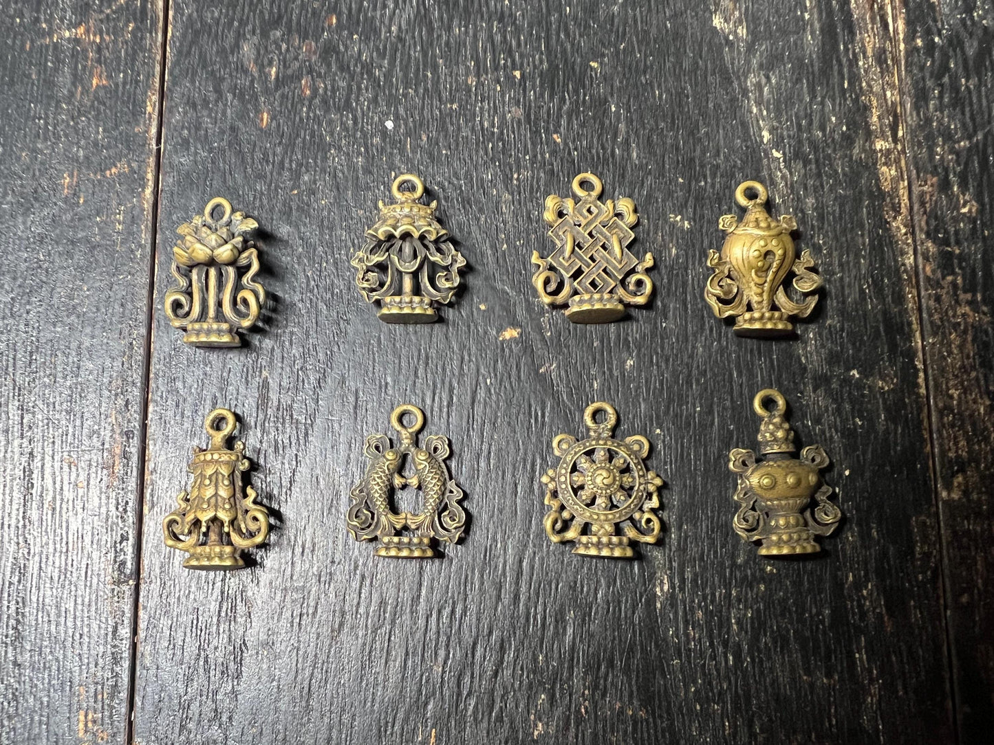 Tibetan Brass Eight Auspicious Symbols Dharma Wheel Amulet Set – Buddhist Protection Charms, Ritual Beads, Luck Pendant, Ashtamangala Jewelr