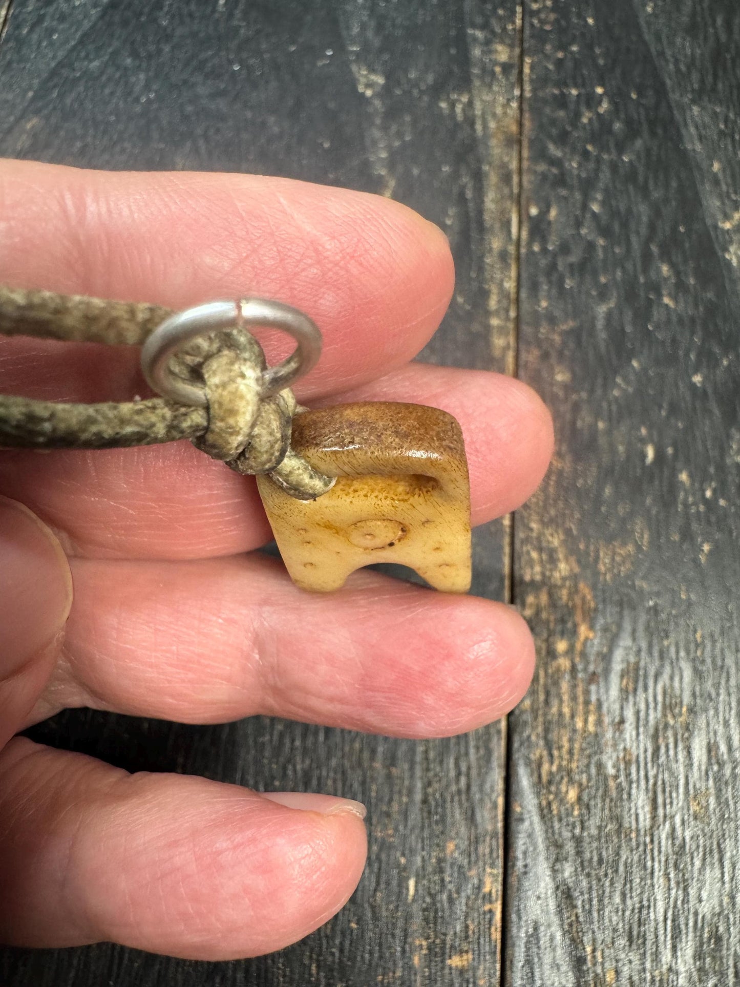 Hand Carved Yak Bone Mantra Dot Pendant – Tibetan Style Spiritual Amulet, Primitive Bone Talisman for Mala Necklace
