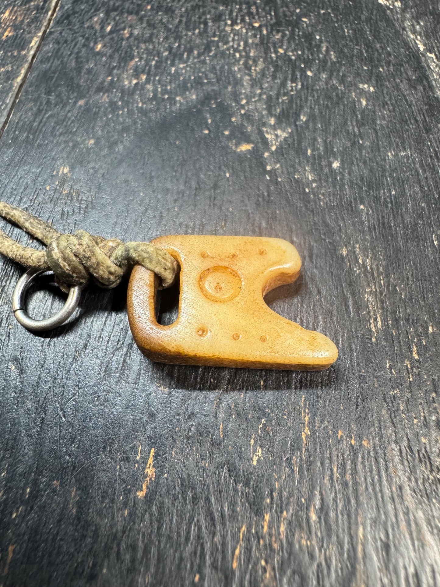 Hand Carved Yak Bone Mantra Dot Pendant – Tibetan Style Spiritual Amulet, Primitive Bone Talisman for Mala Necklace