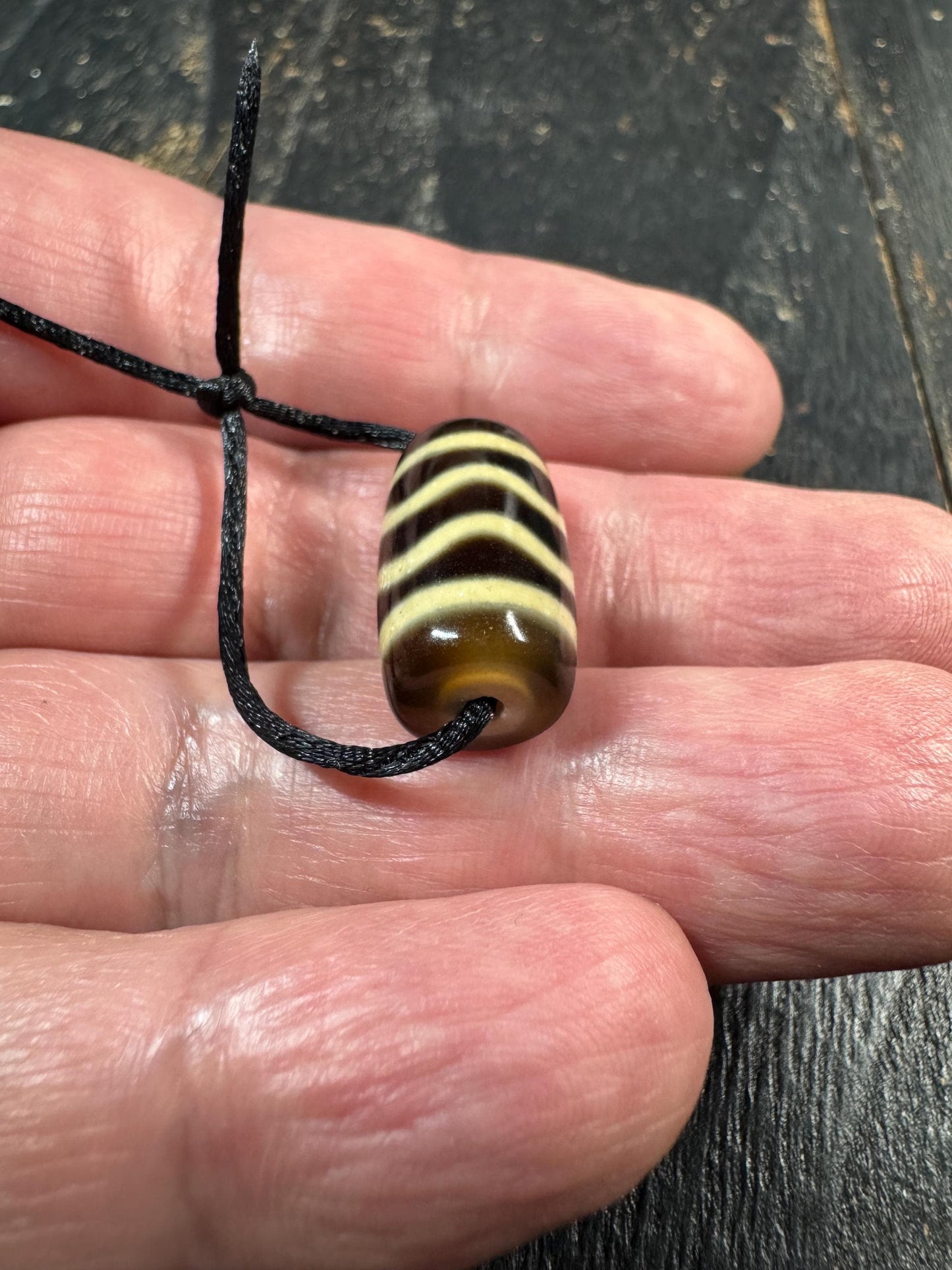 Tibetan Agate Water Wave Dzi Bead Pendant – Flow Pattern Protection Amulet – Natural Agate Tibetan Style Necklace
