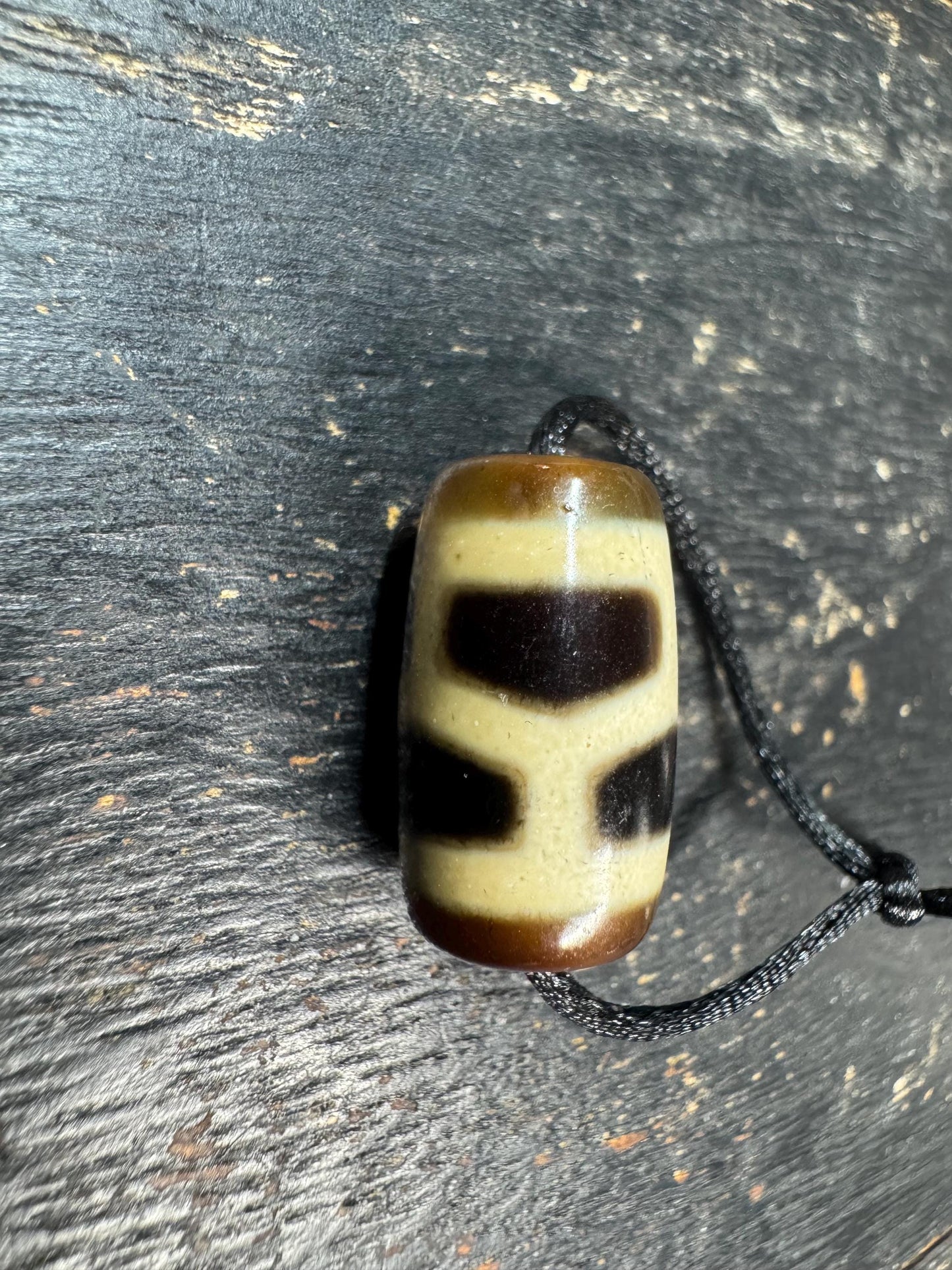 Tibetan Agate Turtle Shell Dzi Bead Pendant – Longevity & Protection Amulet – Natural Agate Tibetan Style Dzi Necklace