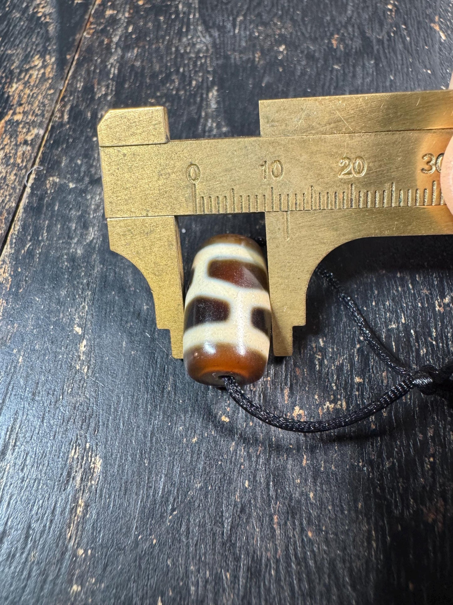 Tibetan Agate Turtle Shell Dzi Bead Pendant – Longevity & Protection Amulet – Natural Agate Tibetan Style Dzi Necklace