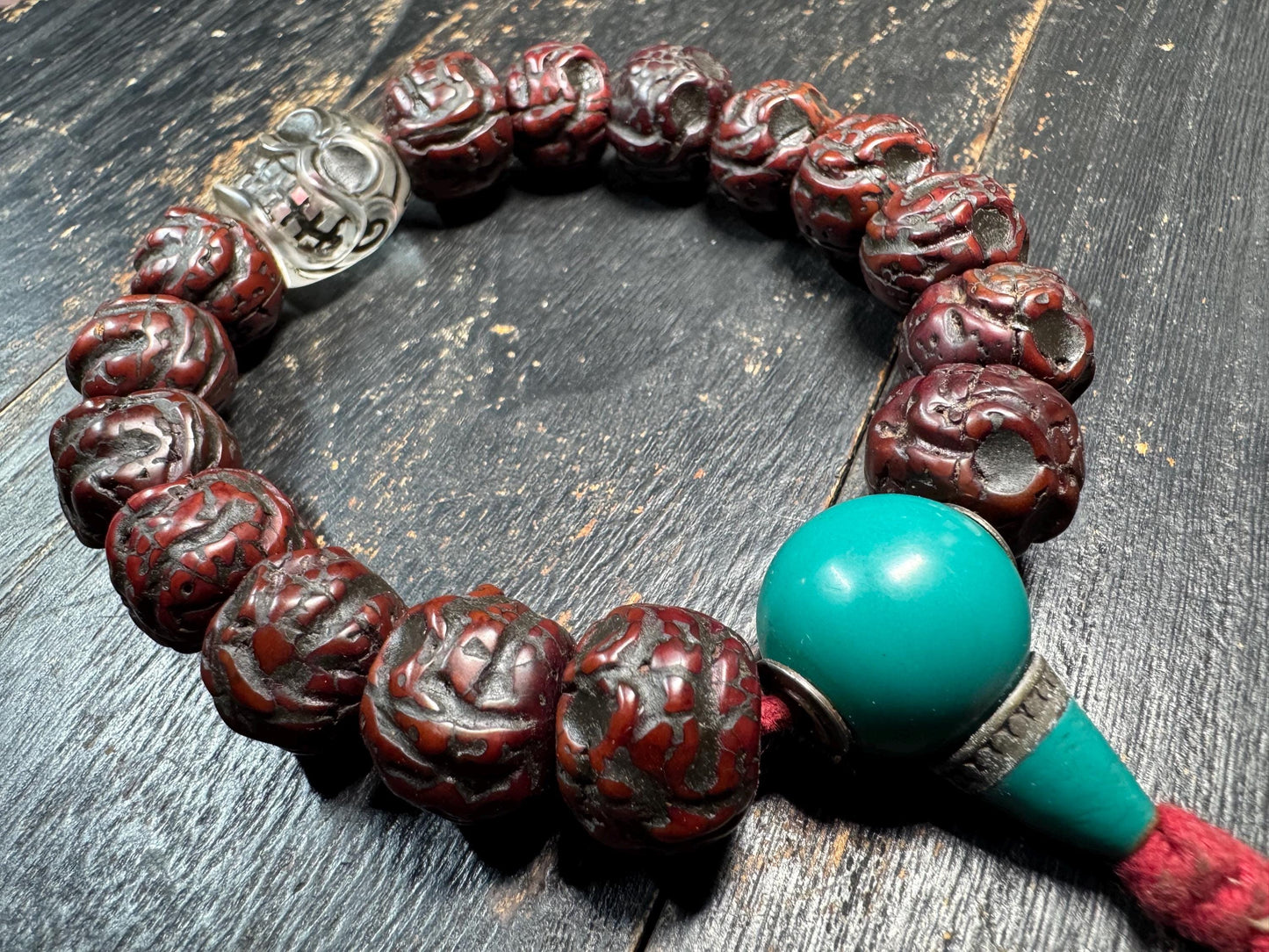 Carved Bodhi Seed Skull Bracelet – Tibetan Chitipati Style Beads with Glass Skull & Green Guru Bead – Tantric Protection Bracelet