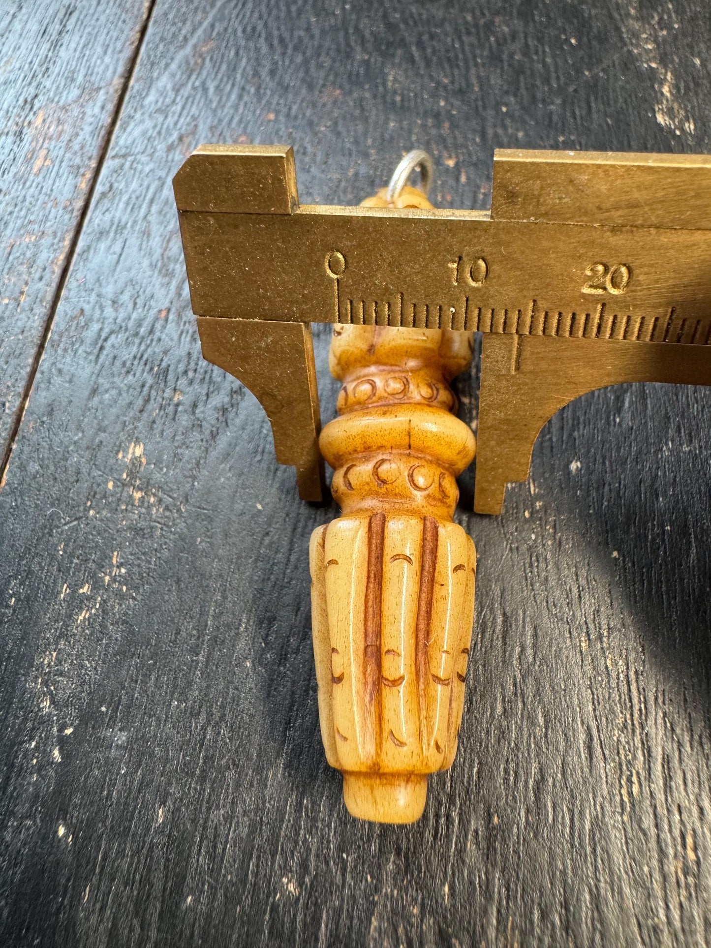Hand Carved Yak Bone Vajra Pendant – Tibetan Dorje Amulet with Mantra Dots, Himalayan Spiritual Protection Talisman