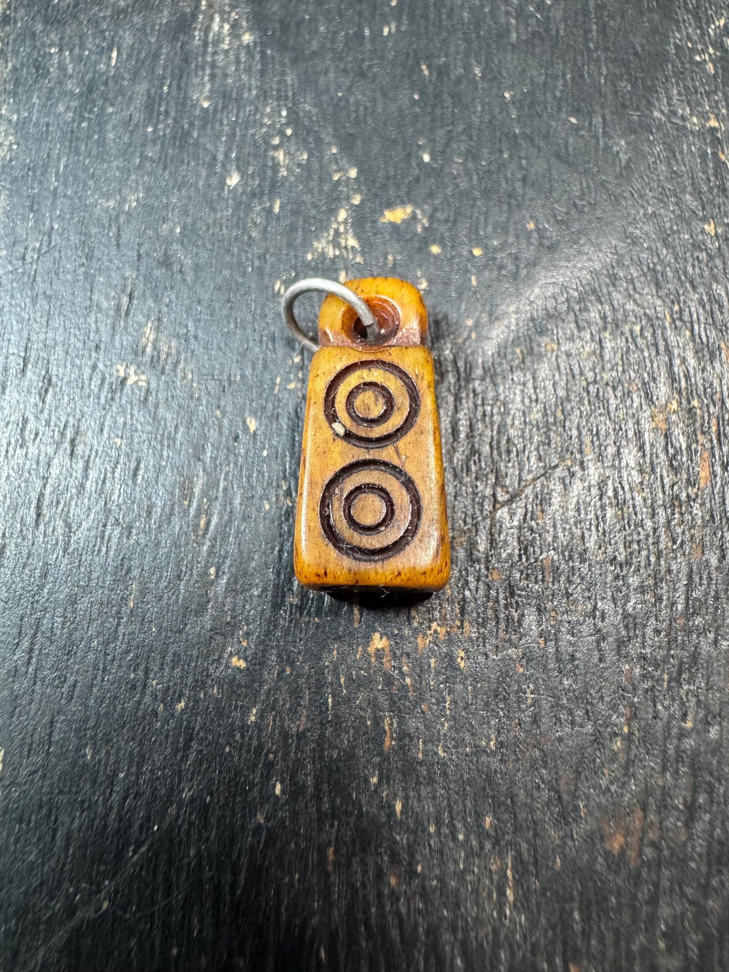 Hand Carved Yak Bone Amulet Pendant – Tibetan Style Protective Charm with Four-Sided Circle Motif