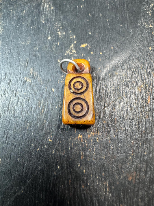 Hand Carved Yak Bone Amulet Pendant – Tibetan Style Protective Charm with Four-Sided Circle Motif