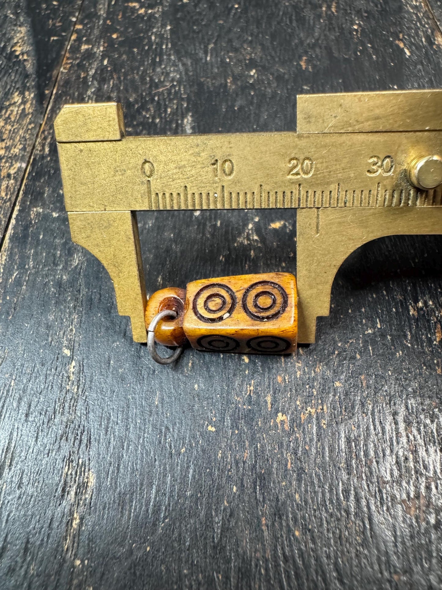 Hand Carved Yak Bone Amulet Pendant – Tibetan Style Protective Charm with Four-Sided Circle Motif