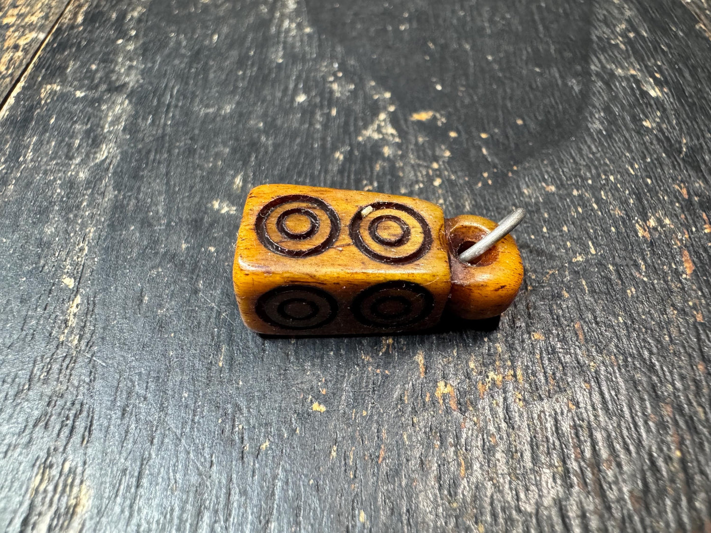 Hand Carved Yak Bone Amulet Pendant – Tibetan Style Protective Charm with Four-Sided Circle Motif