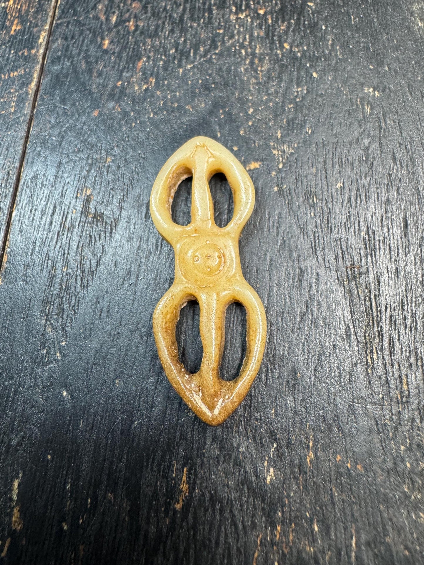 Hand Carved Yak Bone Vajra Pendant – Tibetan Dorje Amulet – Himalayan Spiritual Protection Talisman – Rustic Tribal Jewelry