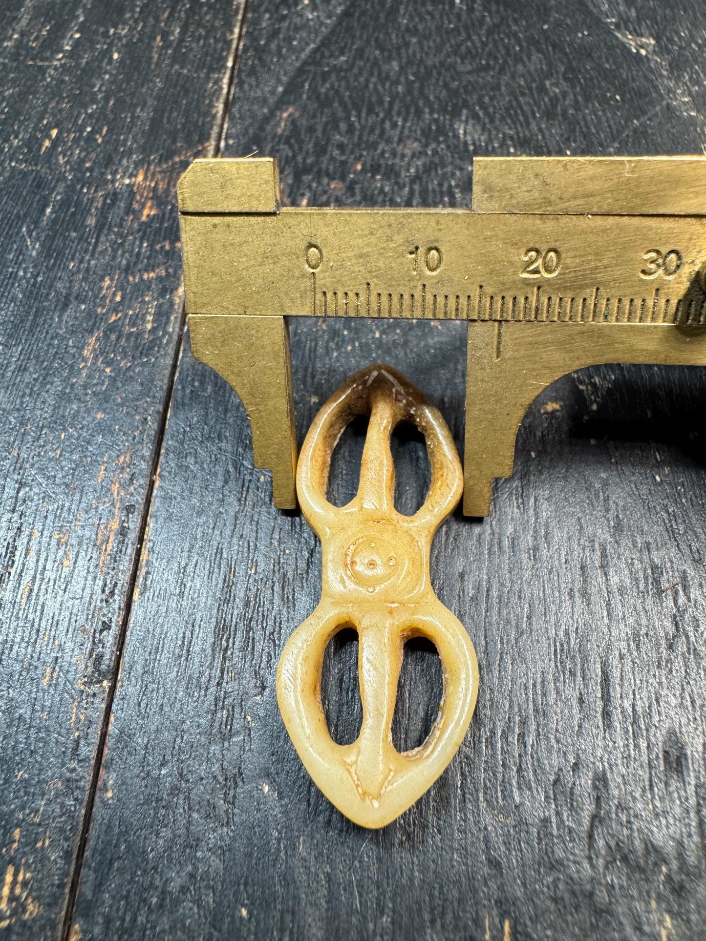 Hand Carved Yak Bone Vajra Pendant – Tibetan Dorje Amulet – Himalayan Spiritual Protection Talisman – Rustic Tribal Jewelry