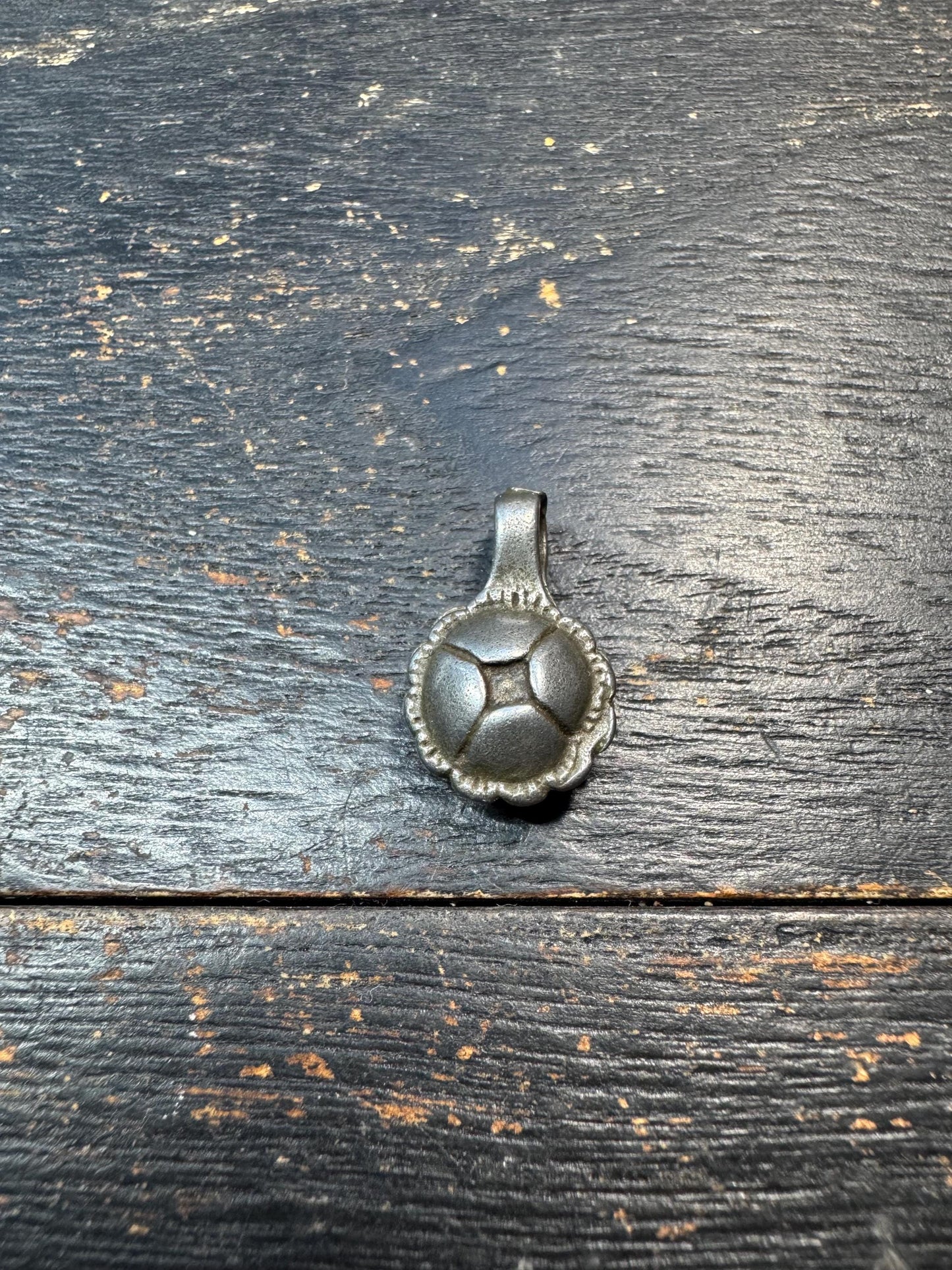 Tibetan Sky Iron Thokcha Clip Pendant – Lotus Style Amulet Connector, Himalayan Ritual Charm, Rustic Mala Attachment