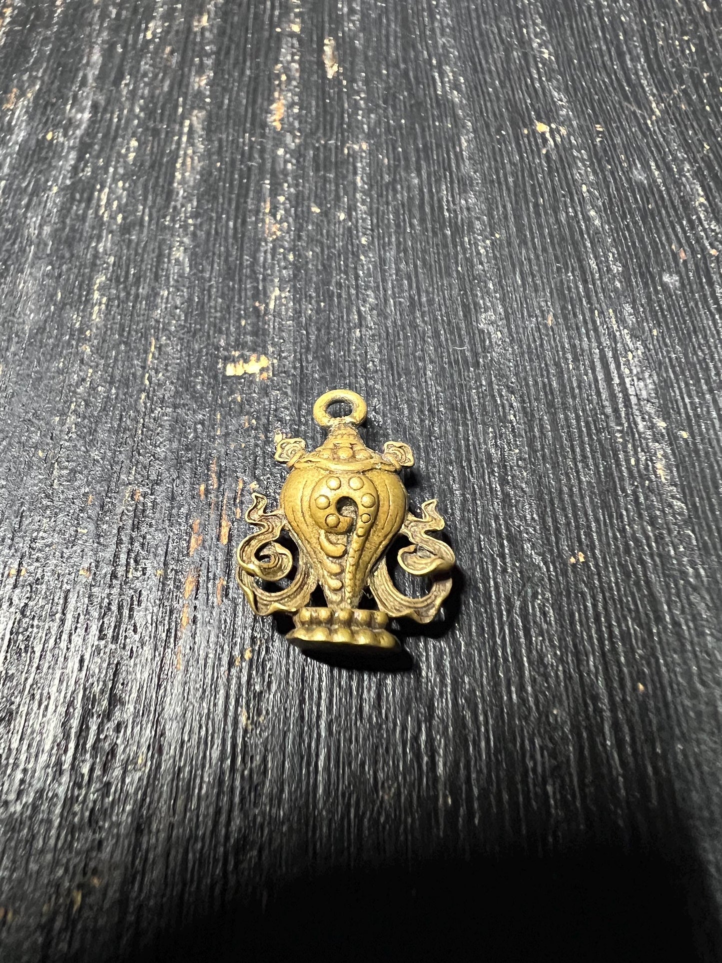 Tibetan Brass Eight Auspicious Symbols Dharma Wheel Amulet Set – Buddhist Protection Charms, Ritual Beads, Luck Pendant, Ashtamangala Jewelr