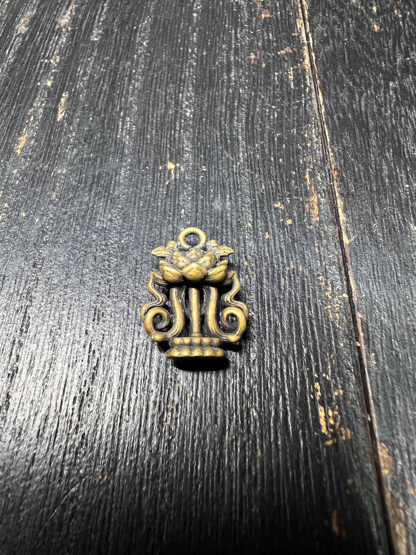 Tibetan Brass Eight Auspicious Symbols Dharma Wheel Amulet Set – Buddhist Protection Charms, Ritual Beads, Luck Pendant, Ashtamangala Jewelr