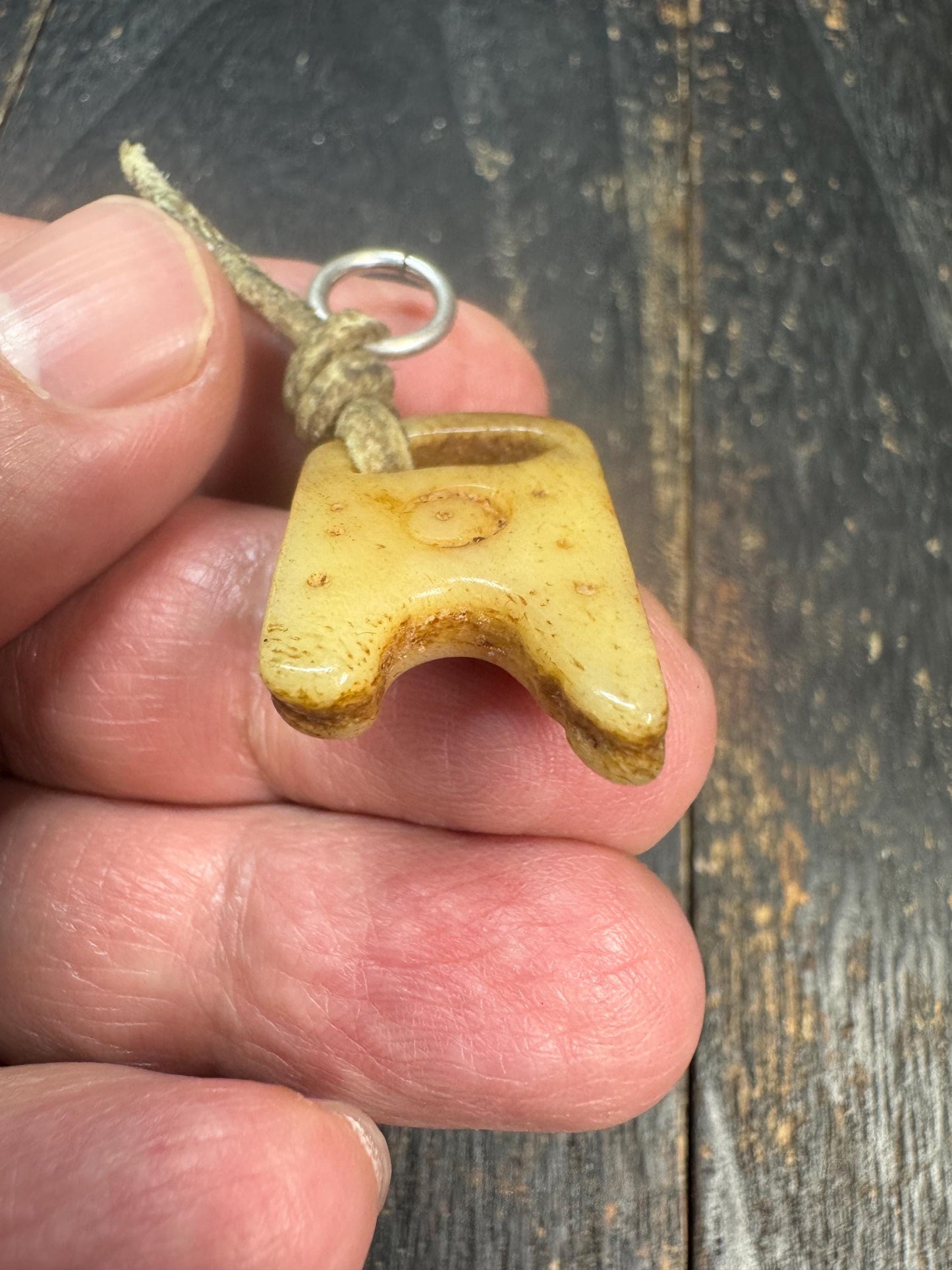 Hand Carved Yak Bone Mantra Dot Pendant – Tibetan Style Spiritual Amulet, Primitive Bone Talisman for Mala Necklace