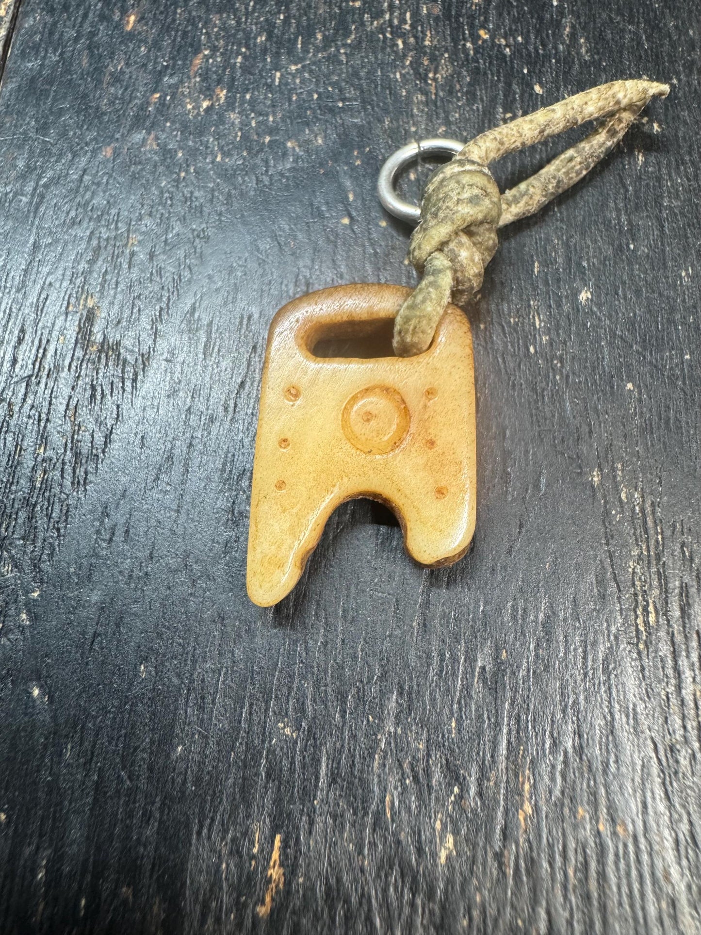 Hand Carved Yak Bone Mantra Dot Pendant – Tibetan Style Spiritual Amulet, Primitive Bone Talisman for Mala Necklace