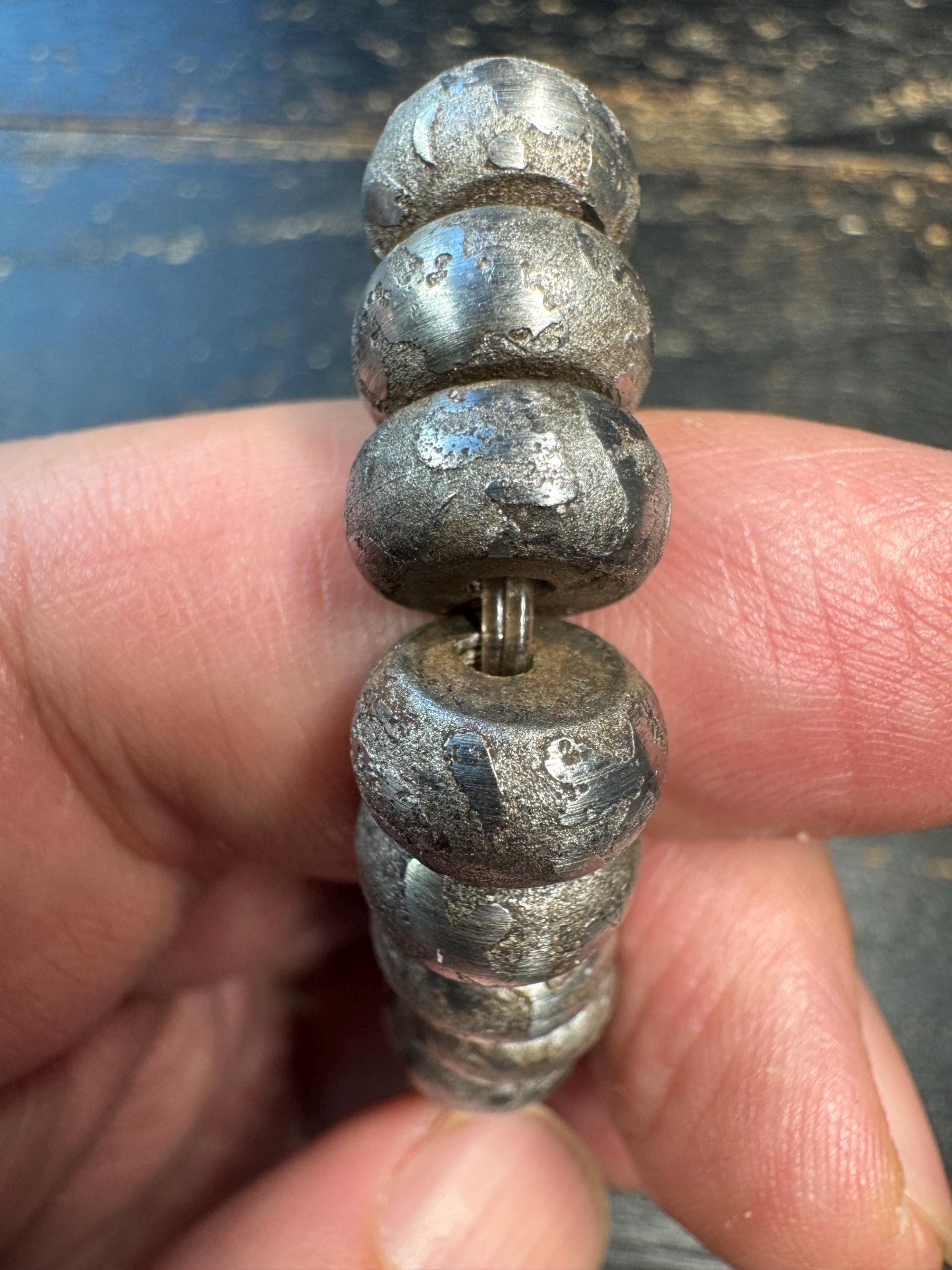Tibetan Iron Meteorite Mala Bracelet – 32 Engraved Beads, Six-Syllable Mantra, Adjustable Stretch Design