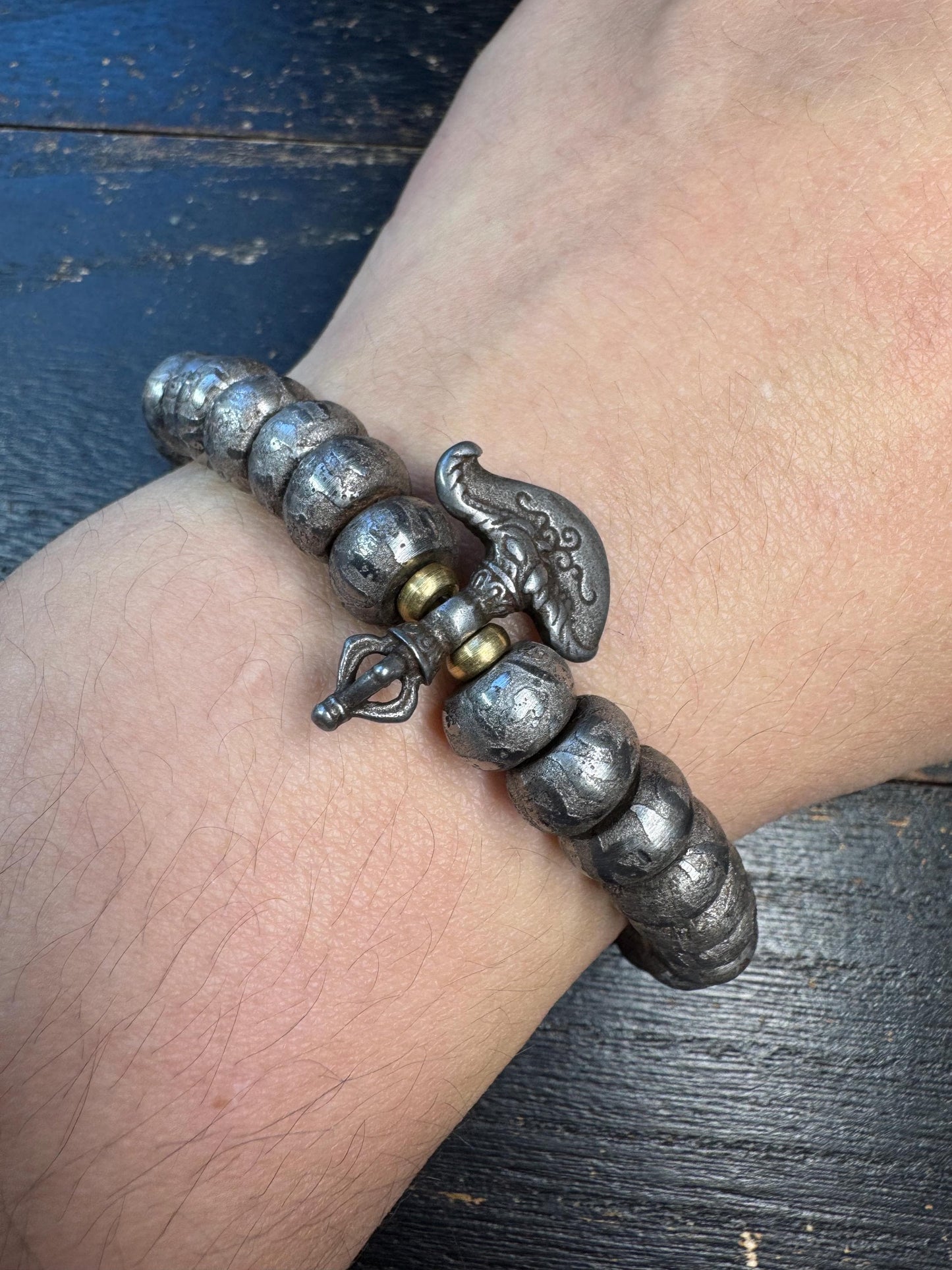 Tibetan Iron Meteorite Mala Bracelet – 32 Engraved Beads, Six-Syllable Mantra, Adjustable Stretch Design