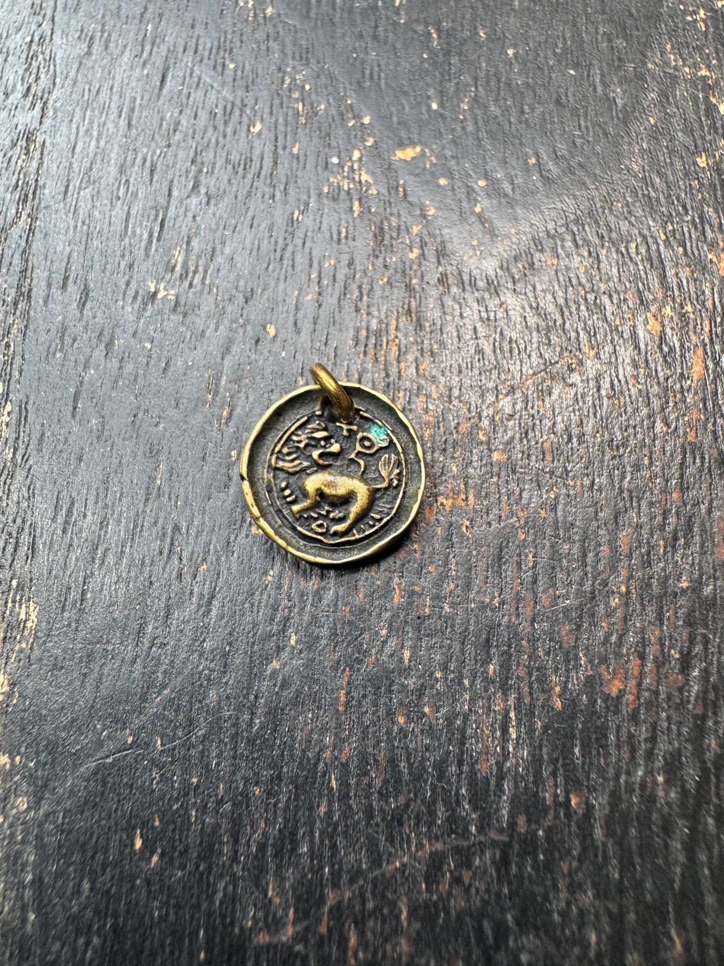 Mini Tibetan Snow Lion Amulet Pendant – Vintage Style Brass Himalayan Protective Talisman Charm, Small Buddhist Lion Pendant