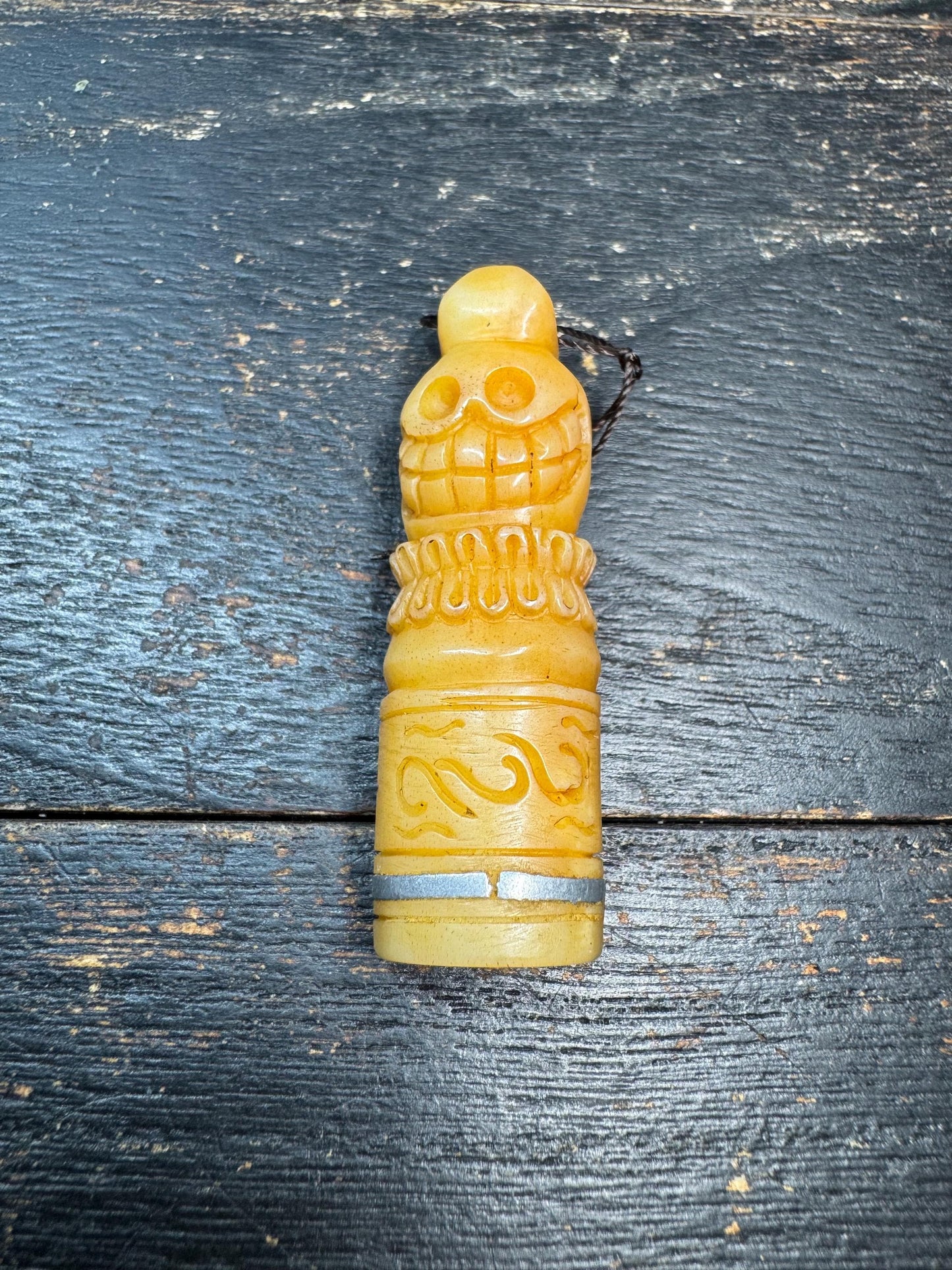 Tibetan Yak Bone Skull Amulet Pendant with Om Seal Base – Hand Carved Charnel Ground Talisman, Buddhist Protection Charm, Ritual Stamp Penda