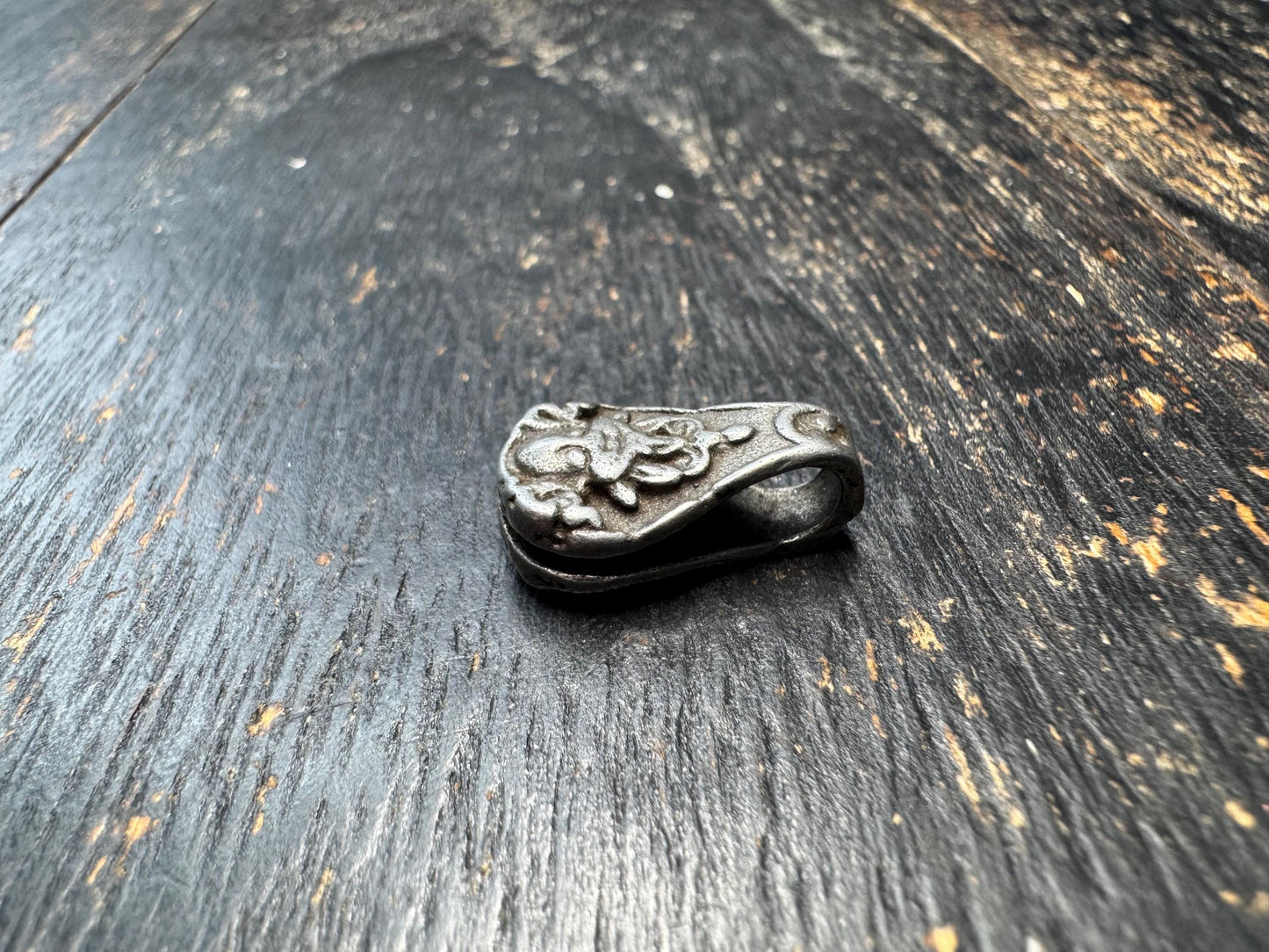 Tibetan Green Tara Amulet Bead – Thogchag Style Iron Pendant, Mini Protective Mala Component, Antique Buddhist Ritual Jewelry