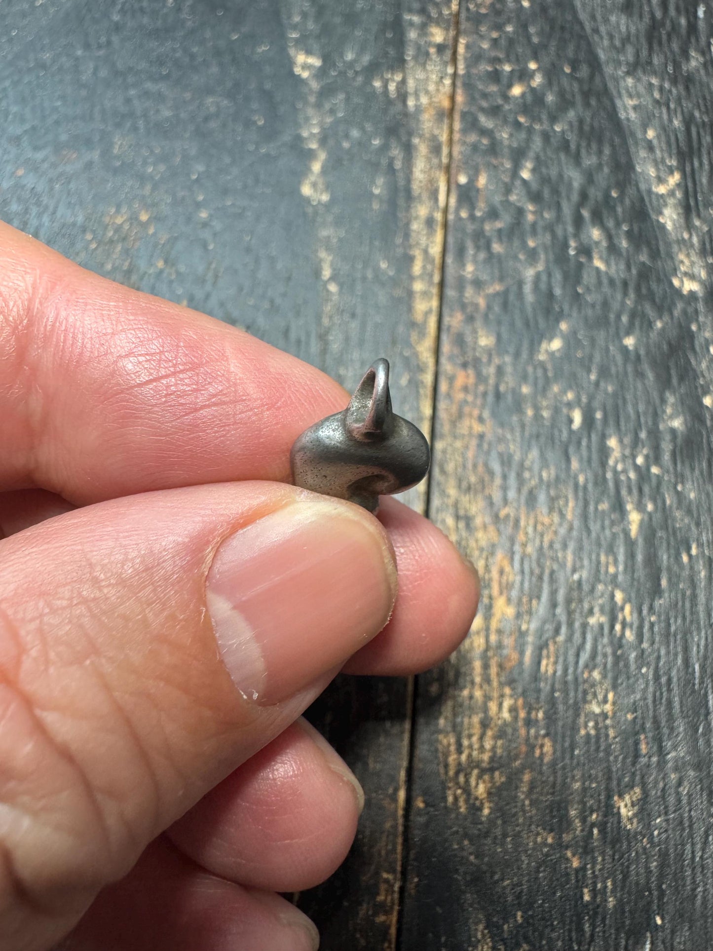 Tibetan Conch Shell Amulet Pendant – Thogchag Iron Sankha Charm, Buddhist Ritual Jewelry, Protective Talisman