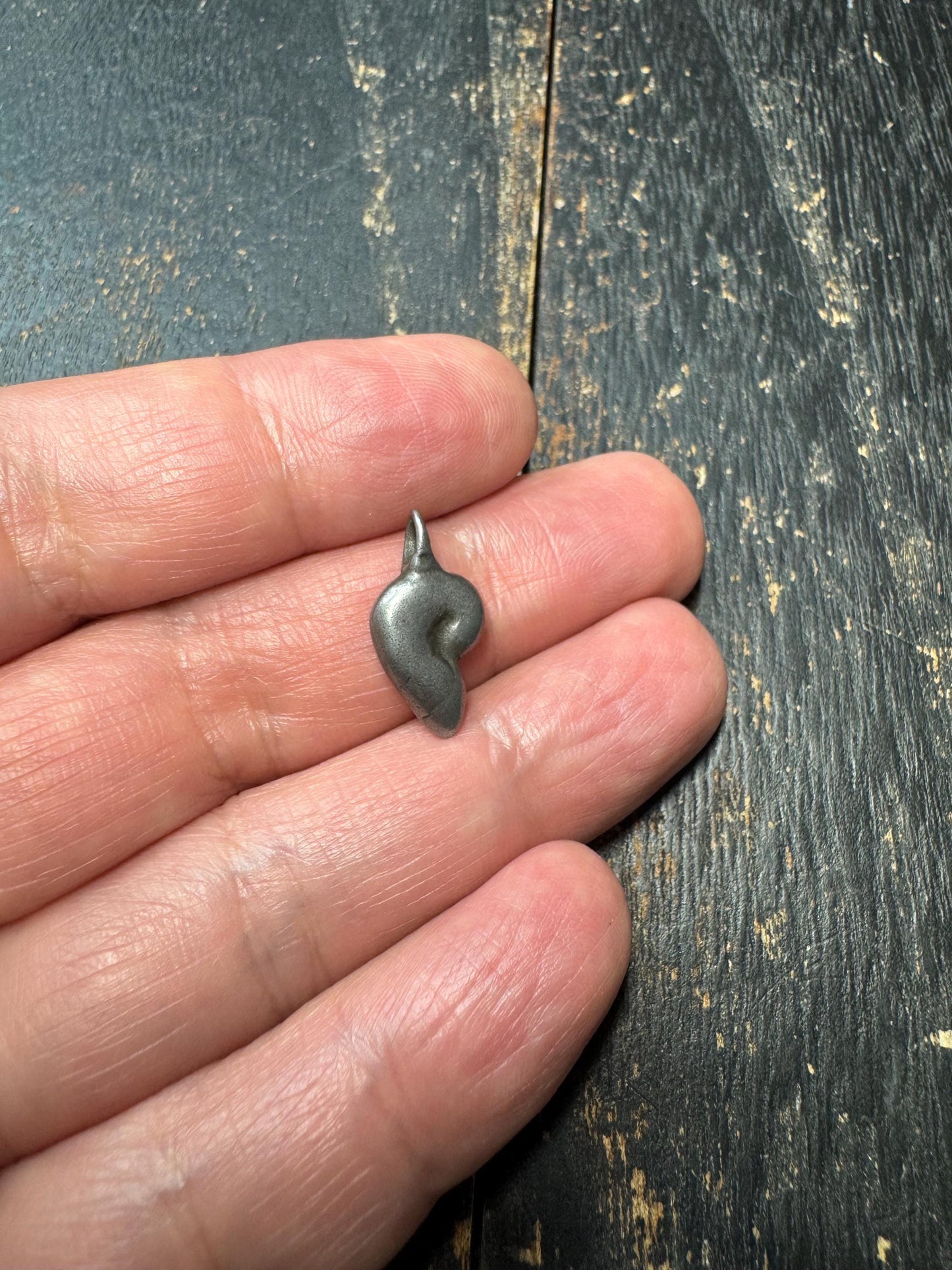 Tibetan Conch Shell Amulet Pendant – Thogchag Iron Sankha Charm, Buddhist Ritual Jewelry, Protective Talisman