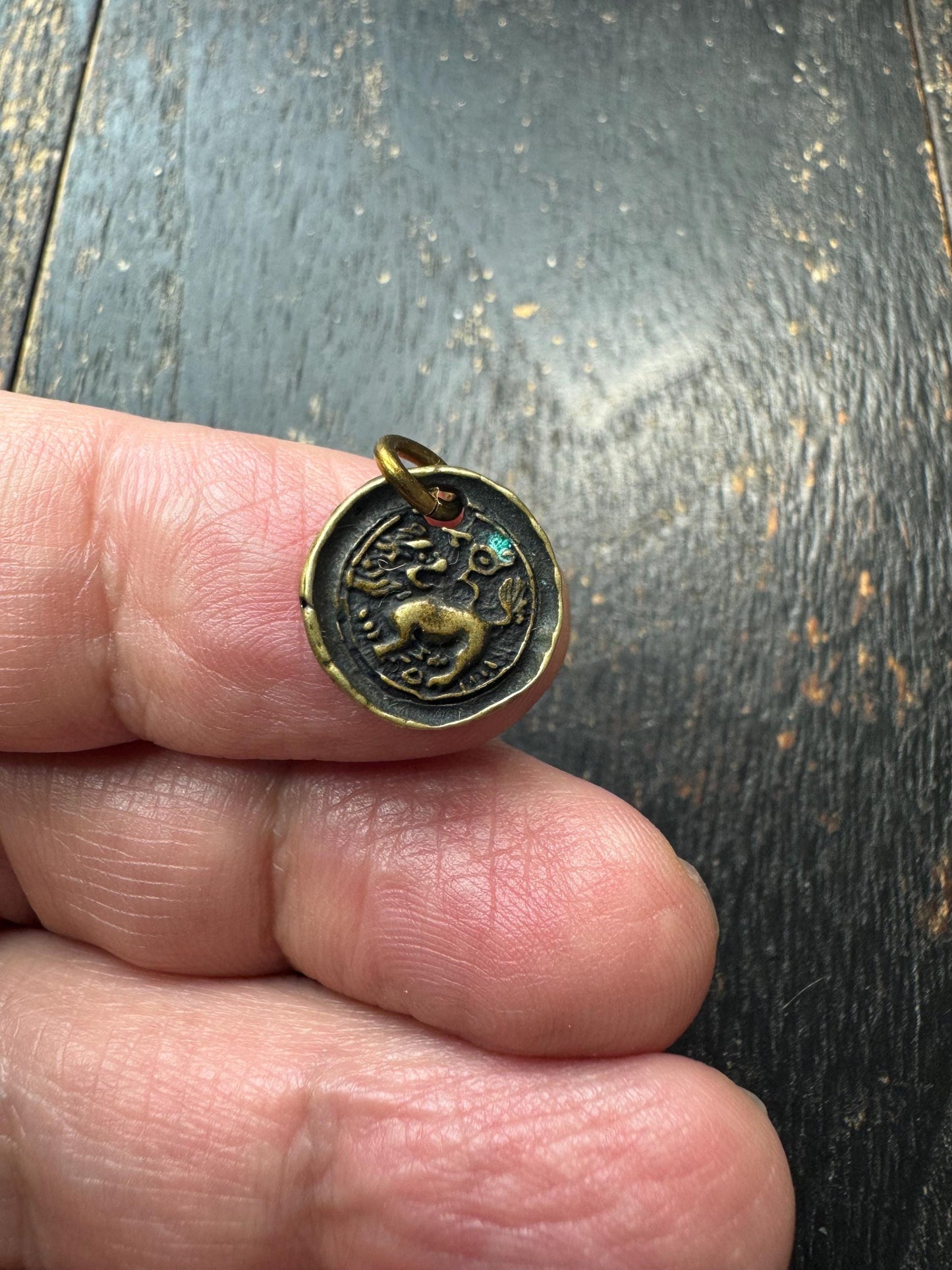 Mini Tibetan Snow Lion Amulet Pendant – Vintage Style Brass Himalayan Protective Talisman Charm, Small Buddhist Lion Pendant