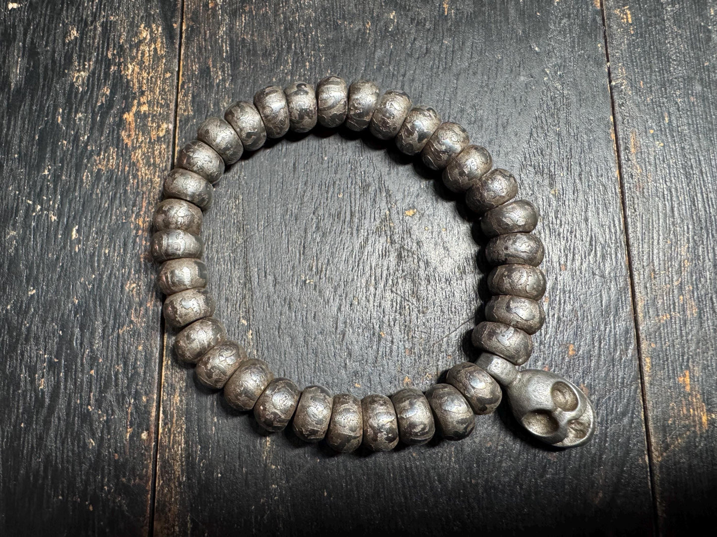 Tibetan Iron Meteorite Mala Bracelet – 32 Engraved Beads, Six-Syllable Mantra, Adjustable Stretch Design