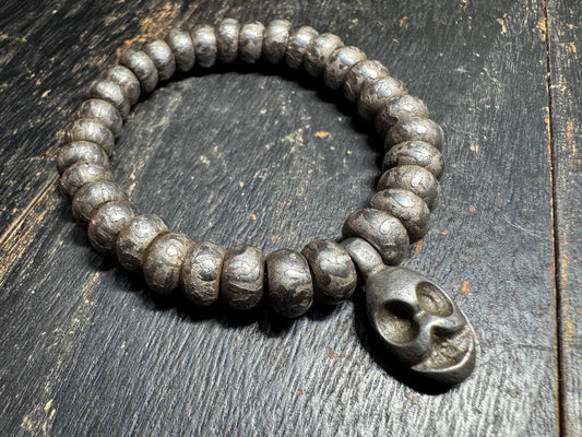 Tibetan Iron Meteorite Mala Bracelet – 32 Engraved Beads, Six-Syllable Mantra, Adjustable Stretch Design