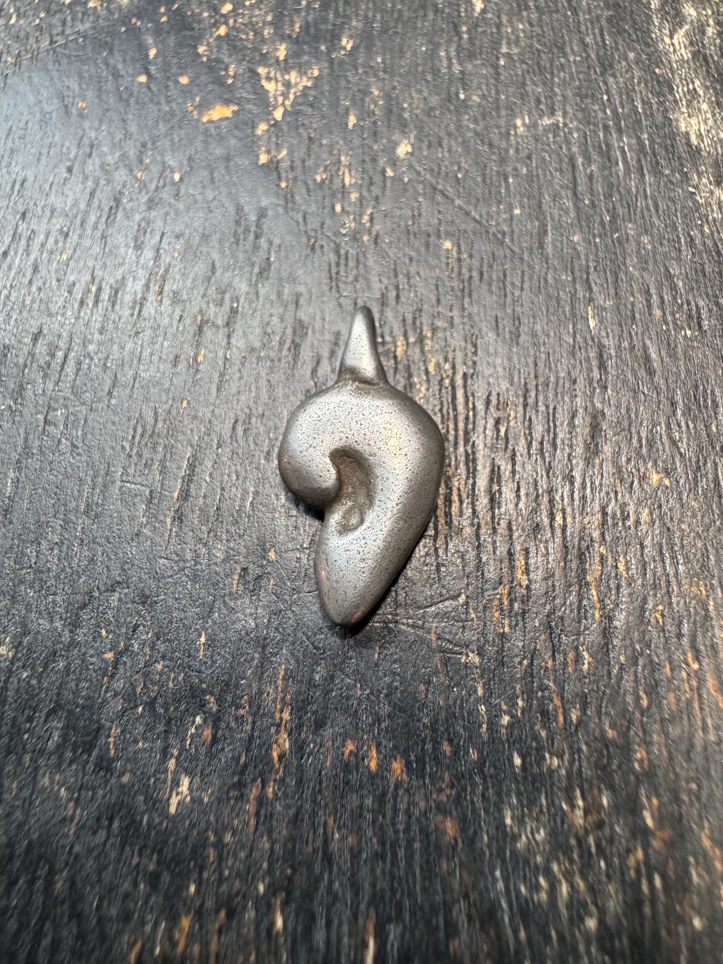 Tibetan Conch Shell Amulet Pendant – Thogchag Iron Sankha Charm, Buddhist Ritual Jewelry, Protective Talisman