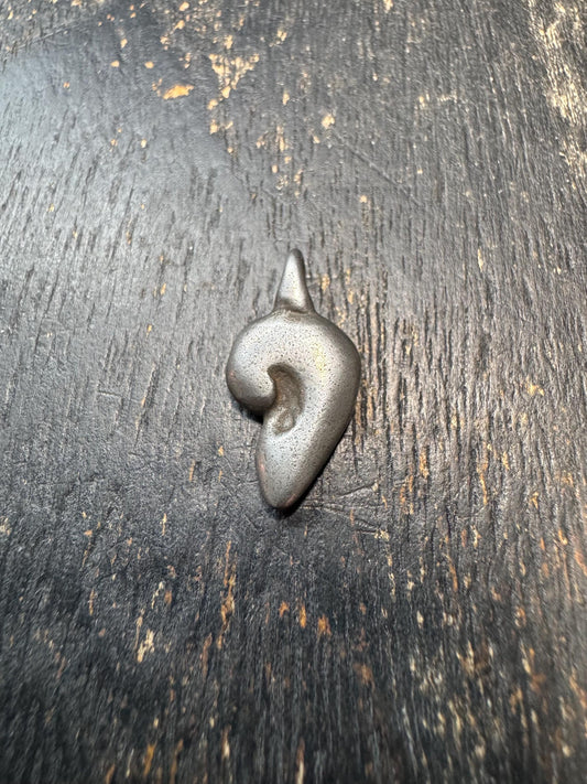 Tibetan Conch Shell Amulet Pendant – Thogchag Iron Sankha Charm, Buddhist Ritual Jewelry, Protective Talisman
