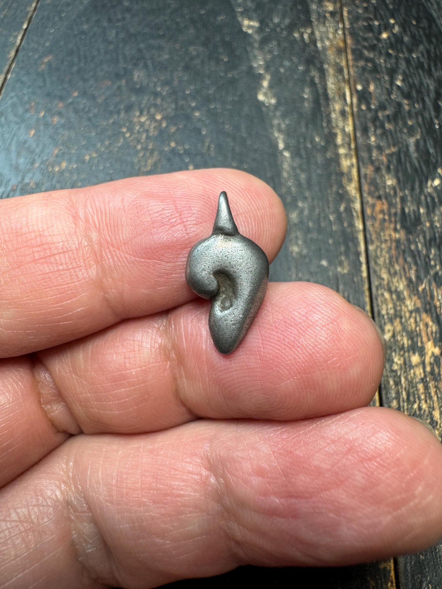 Tibetan Conch Shell Amulet Pendant – Thogchag Iron Sankha Charm, Buddhist Ritual Jewelry, Protective Talisman