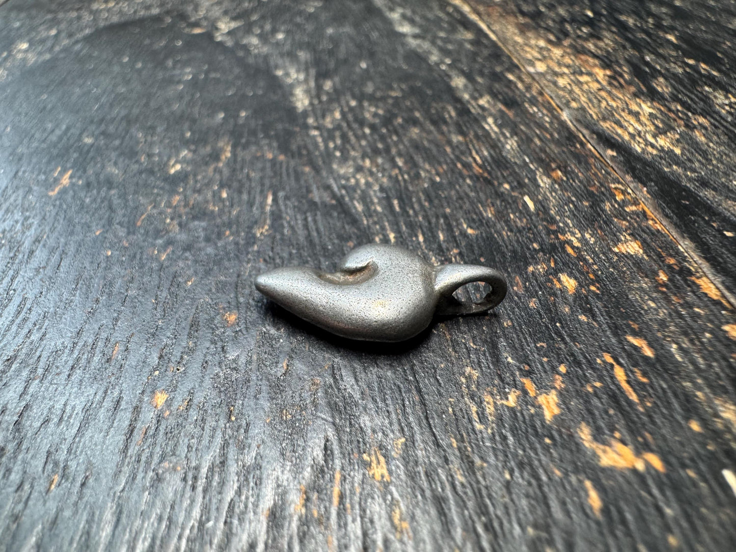 Tibetan Conch Shell Amulet Pendant – Thogchag Iron Sankha Charm, Buddhist Ritual Jewelry, Protective Talisman