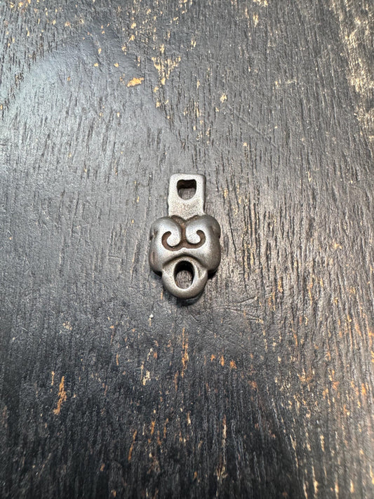 Tibetan Cloud Motif Clasp Pendant – Thogchag Iron Infinity Knot Connector, Auspicious Lock Charm for Mala or Necklace