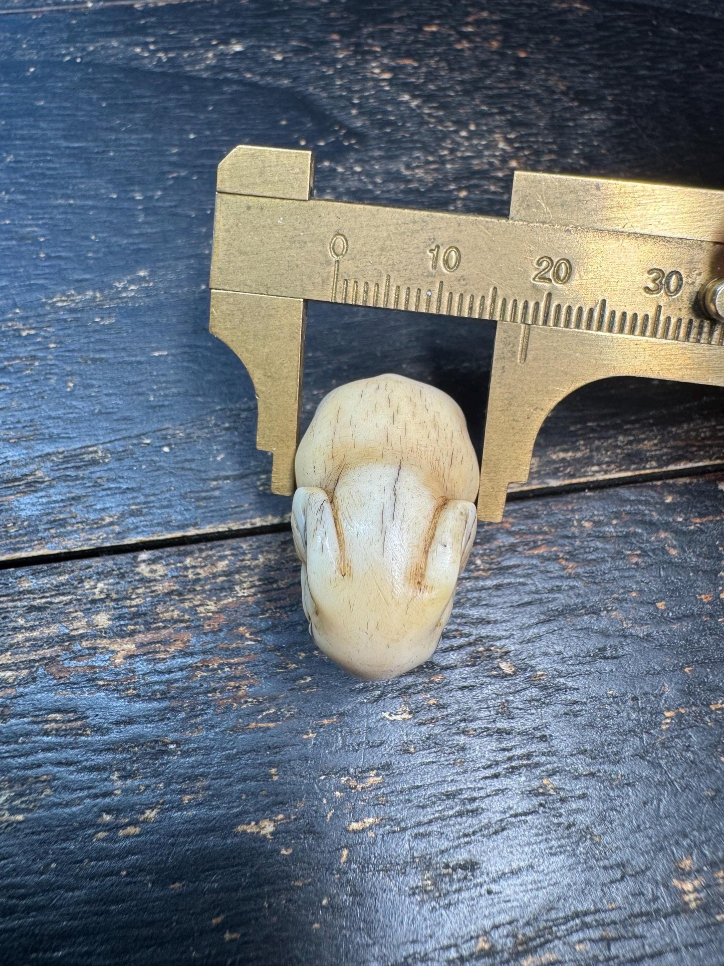 Hand Carved Deer Antler Elephant Pendant, Mini Elephant Figurine, Animal Charm, Natural Antler Carving, Lucky Elephant Gift