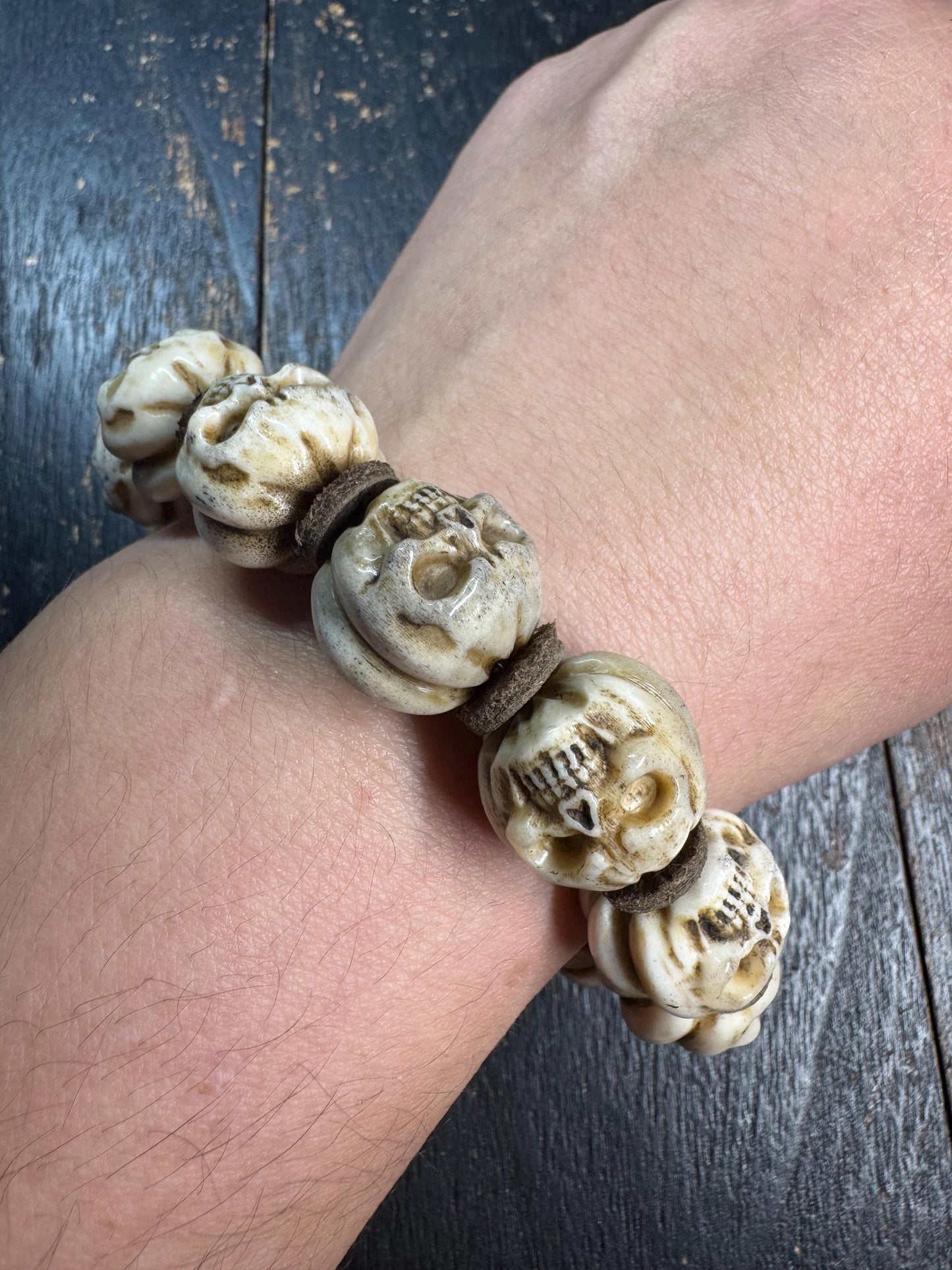 Hand Carved Deer Antler Skull Bead Bracelet, Natural Bone Skull Bracelet, Adjustable Stretch Bracelet, Gothic Tribal Jewelry, Unisex Gift