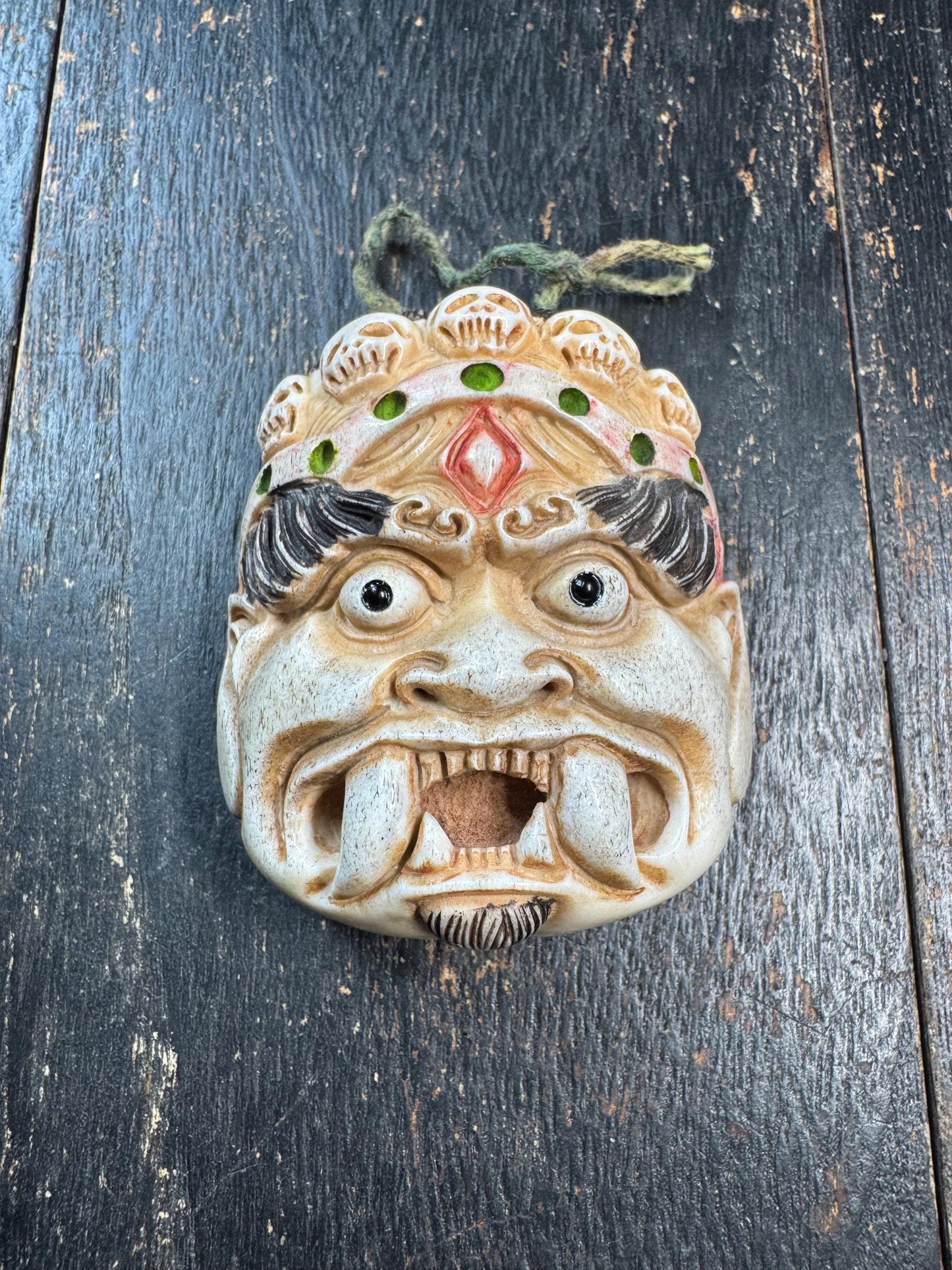 Antique Style Deer Antler Carved Vajra Protector Mask Pendant – Hand Carved Guangcai Polychrome, Wrathful Guardian Amulet