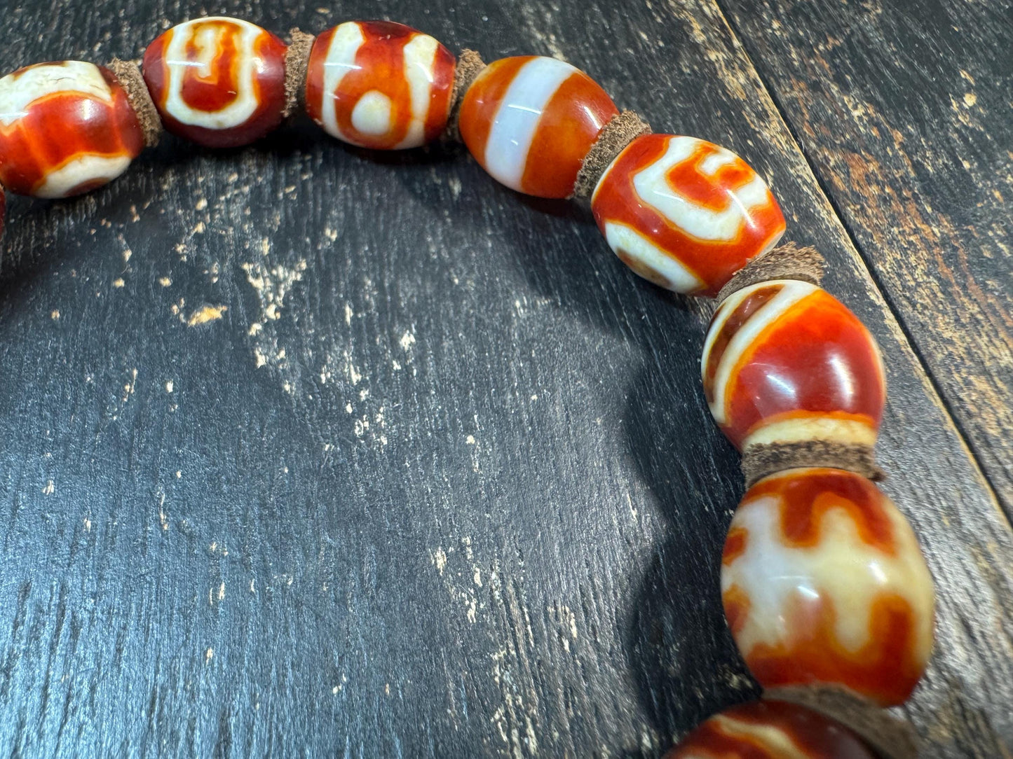 Tibetan Style Dzi Bead Bracelet – Red & White Agate Stretch Bracelet – 15 Barrel Beads – Spiritual Protection Wrist Mala – Fits 7.5–8 Inch W