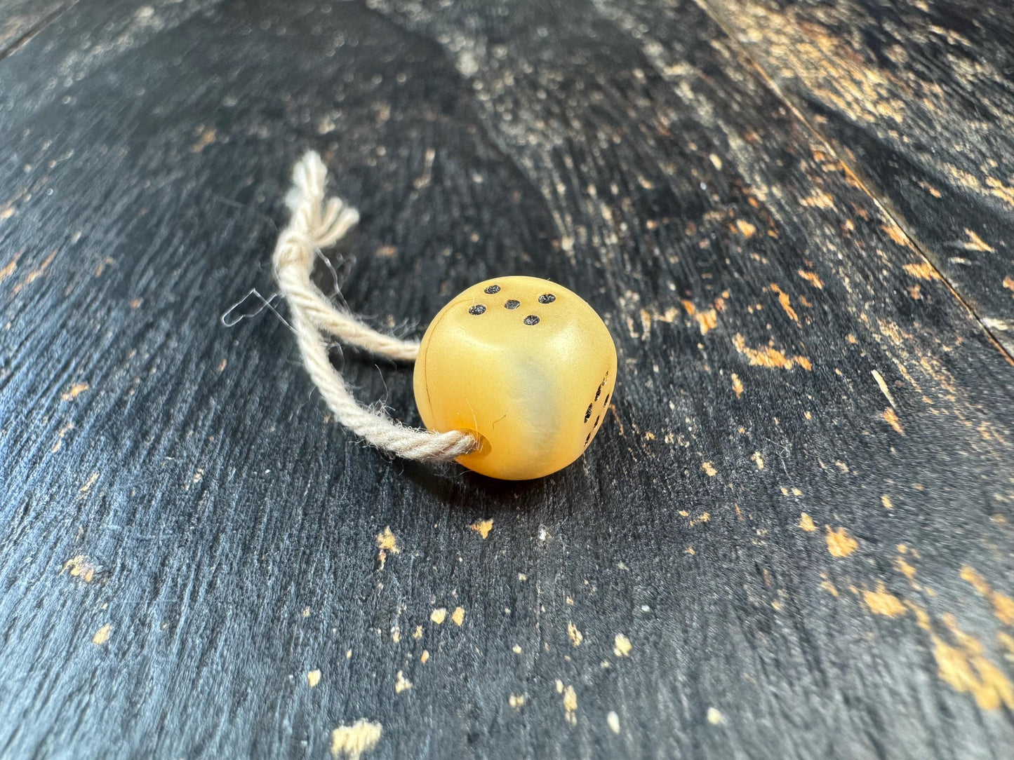 Hand Carved Shell Dice Bead, Mini Dice Spacer Bead, Natural Shell Bead for Jewelry Making, Mala Spacer, DIY Bracelet Necklace Bead