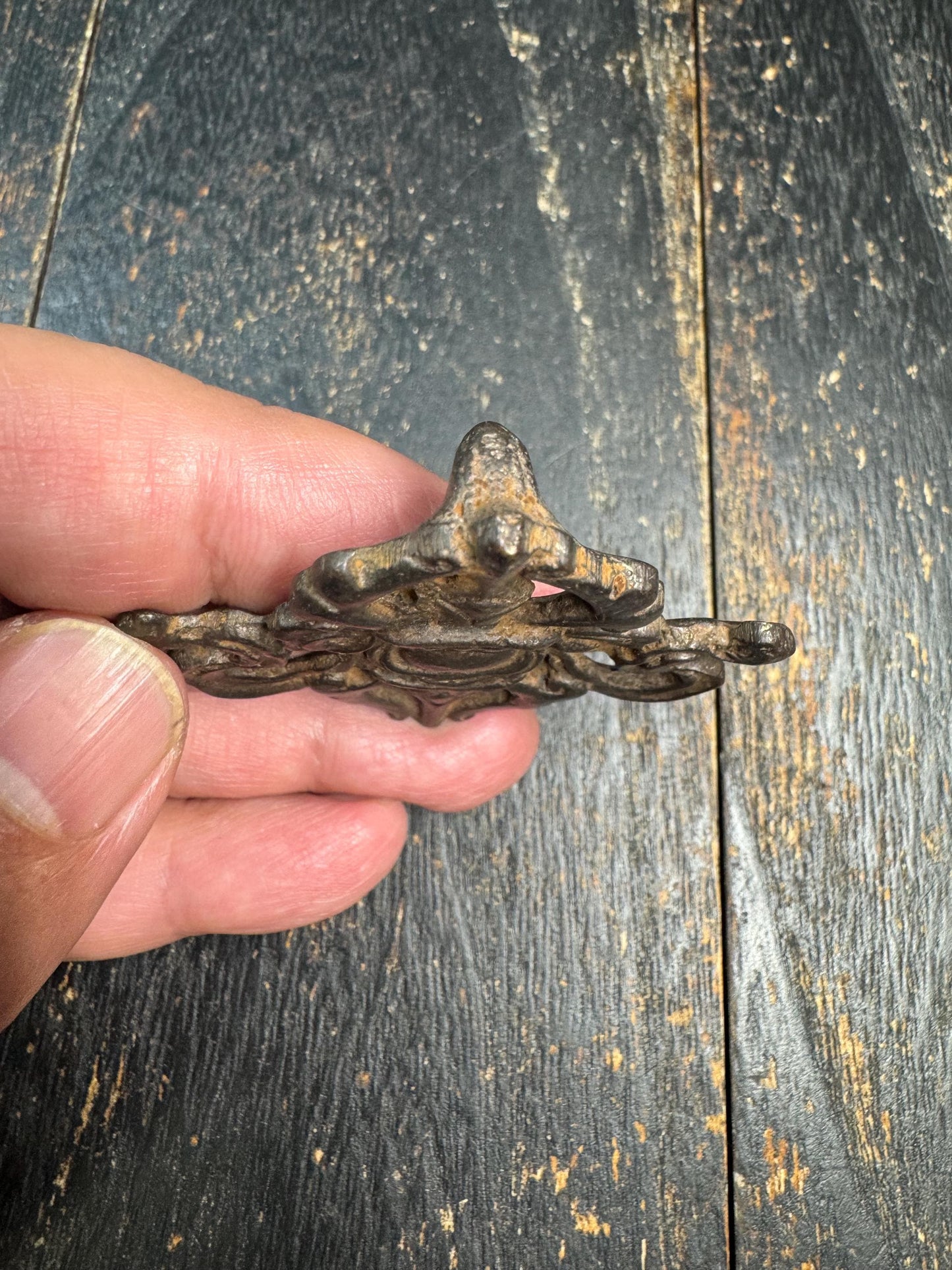 Vintage Tibetan Copper Alloy Pendant – Vajra Motif Amulet – Aged Patina Ritual Charm – Cast Bronze-Like Pendant – Ethnic Spiritual Jewelry