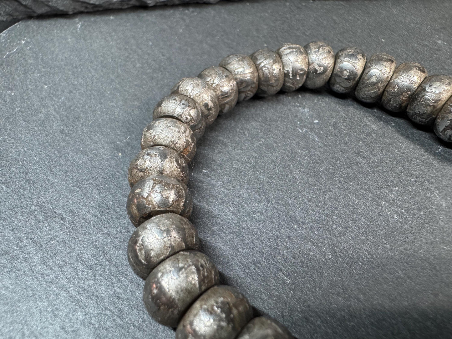 Tibetan Iron Meteorite Mala Bracelet – 32 Engraved Beads, Six-Syllable Mantra, Adjustable Stretch Design