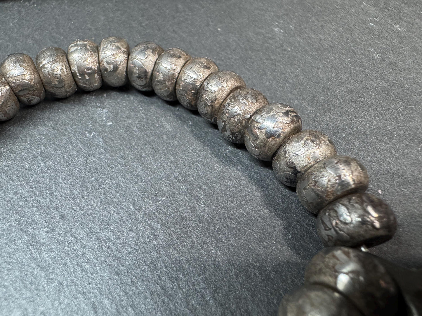 Tibetan Iron Meteorite Mala Bracelet – 32 Engraved Beads, Six-Syllable Mantra, Adjustable Stretch Design