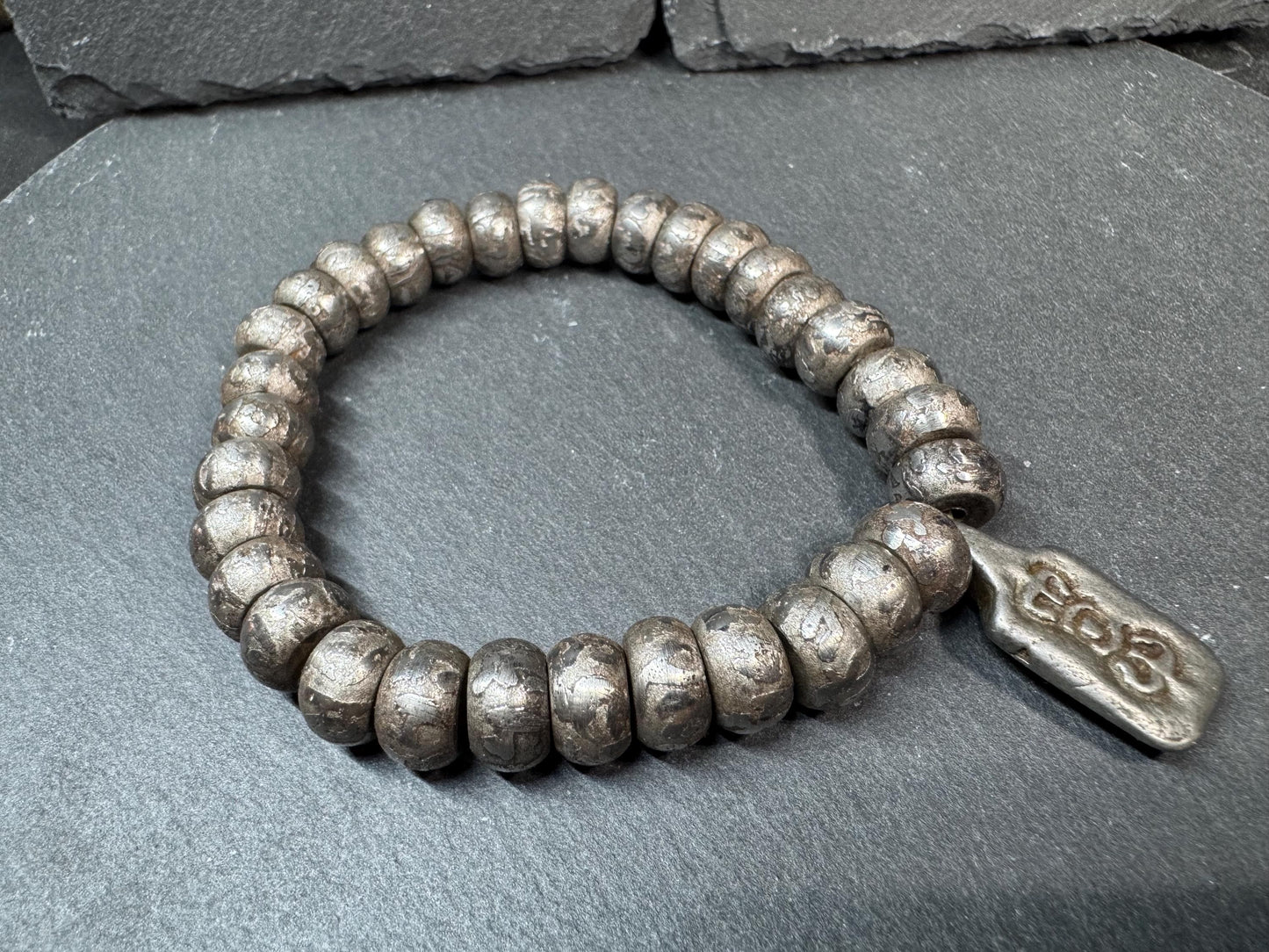 Tibetan Iron Meteorite Mala Bracelet – 32 Engraved Beads, Six-Syllable Mantra, Adjustable Stretch Design