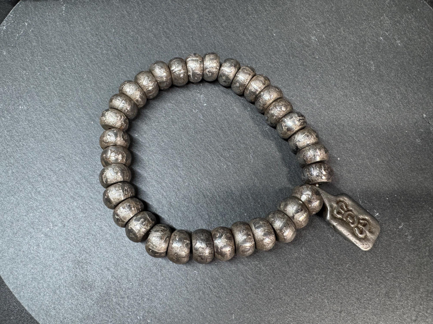 Tibetan Iron Meteorite Mala Bracelet – 32 Engraved Beads, Six-Syllable Mantra, Adjustable Stretch Design