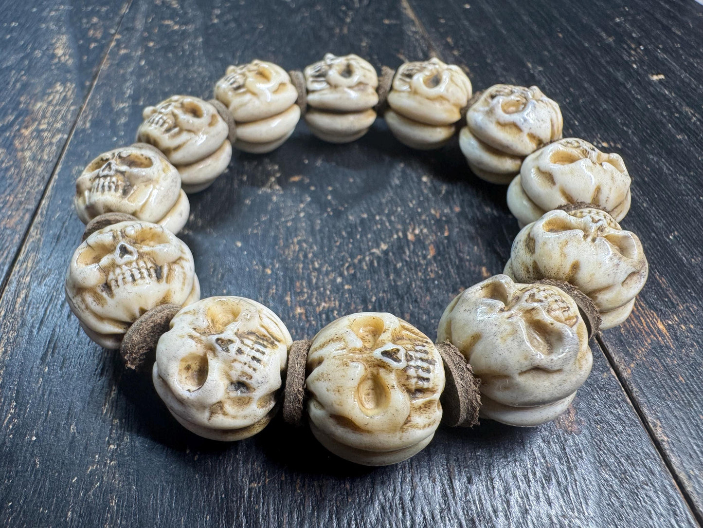 Hand Carved Deer Antler Skull Bead Bracelet, Natural Bone Skull Bracelet, Adjustable Stretch Bracelet, Gothic Tribal Jewelry, Unisex Gift