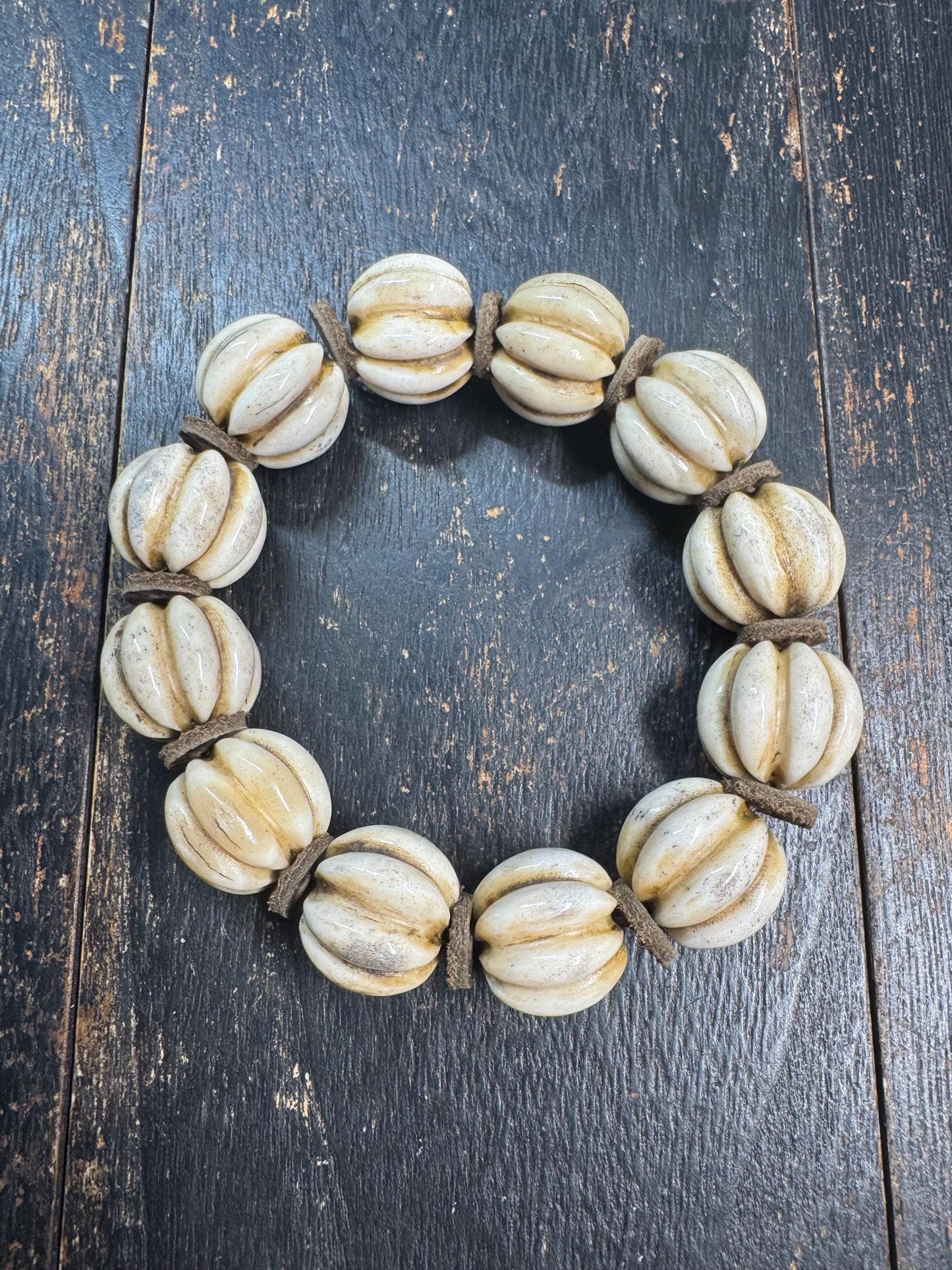 Hand Carved Deer Antler Skull Bead Bracelet, Natural Bone Skull Bracelet, Adjustable Stretch Bracelet, Gothic Tribal Jewelry, Unisex Gift